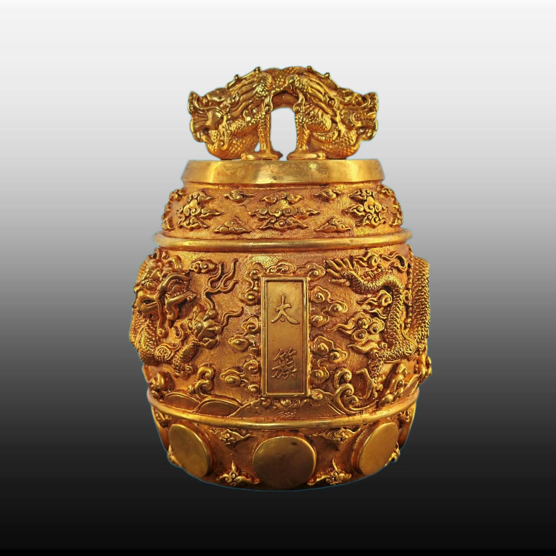 A Exquisite Gilt Bronze Dragon Pattern Jar: A Exquisite Gilt Bronze Dragon Pattern Jar,Qing Dynasty, China,With Mark,Size:6.3inx4.3in 铜鎏金龙纹罐,中国清代,带款