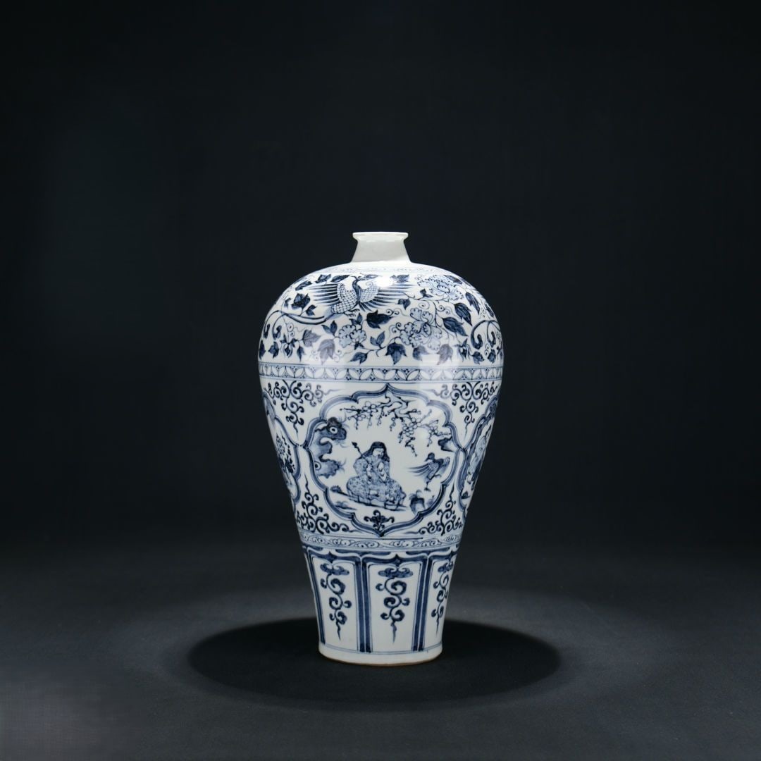 A Exquisite Blue and White Figures Pattern Vase: A Exquisite Blue and White Figures Pattern Vase,Yuan Dynasty, China,Size:17.5inx9.4in 青花人物纹瓶,中国元代