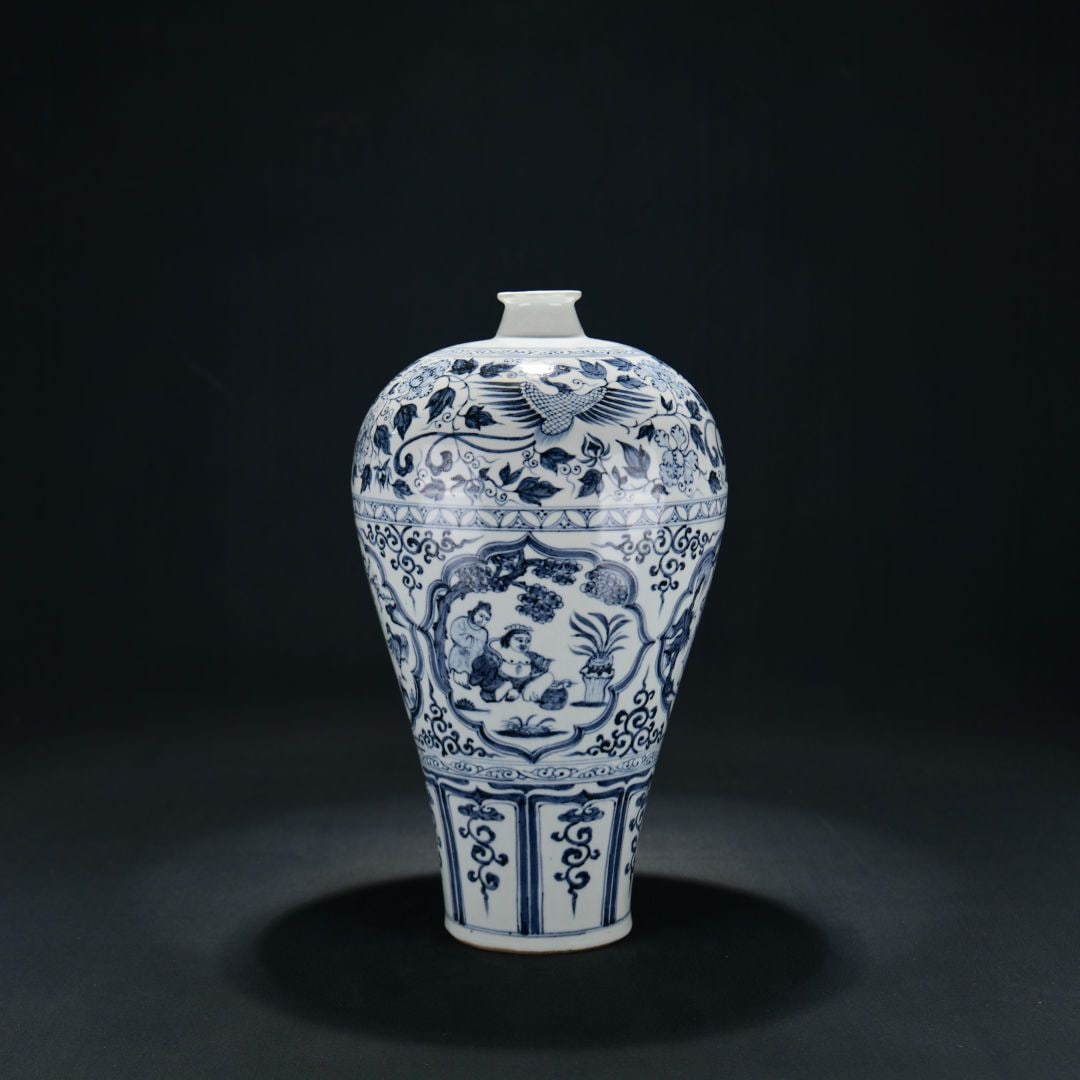 A Exquisite Blue and White Figures Pattern Vase - 2