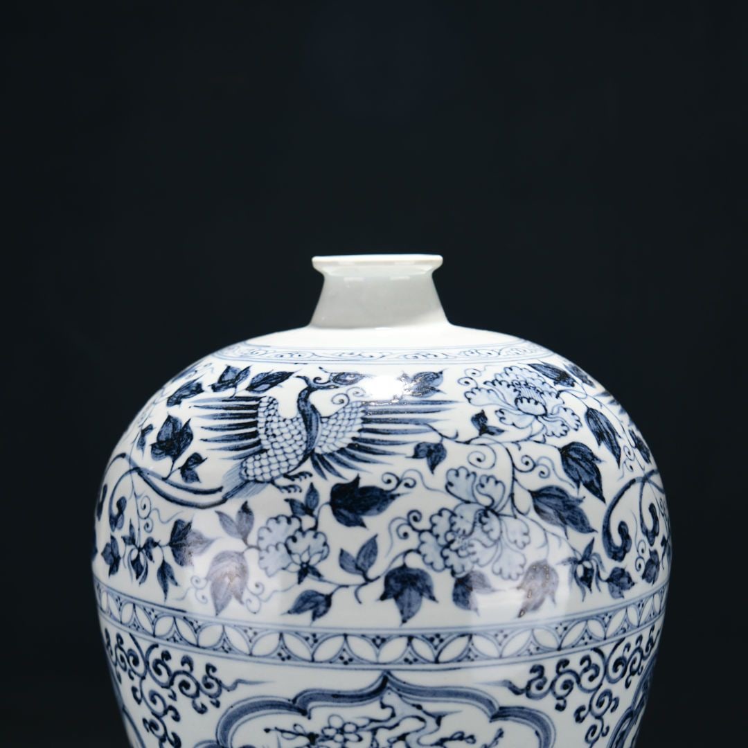 A Exquisite Blue and White Figures Pattern Vase - 5