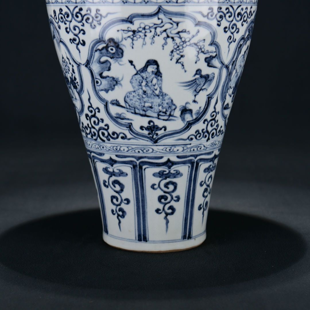A Exquisite Blue and White Figures Pattern Vase - 6