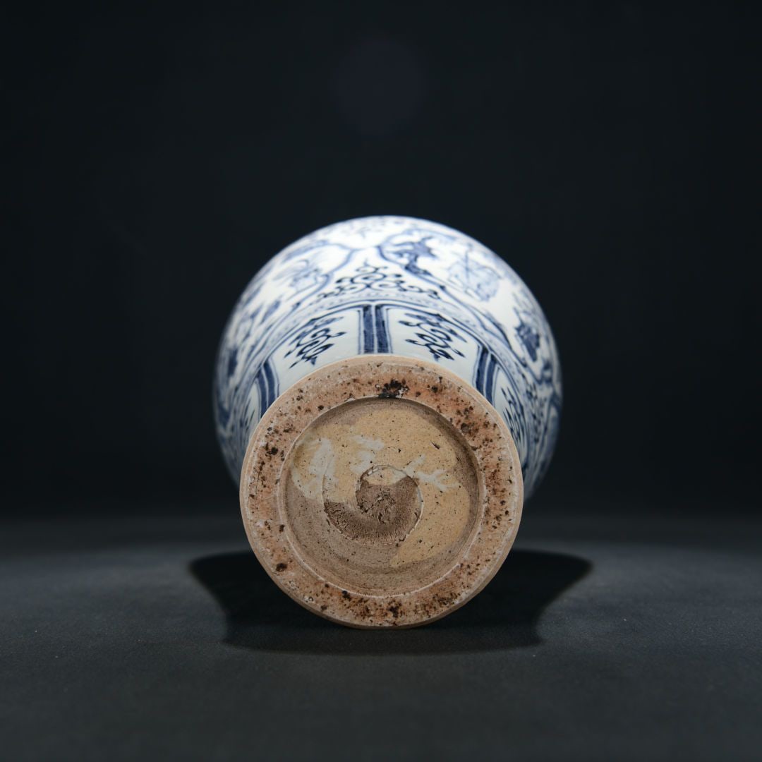 A Exquisite Blue and White Figures Pattern Vase - 9