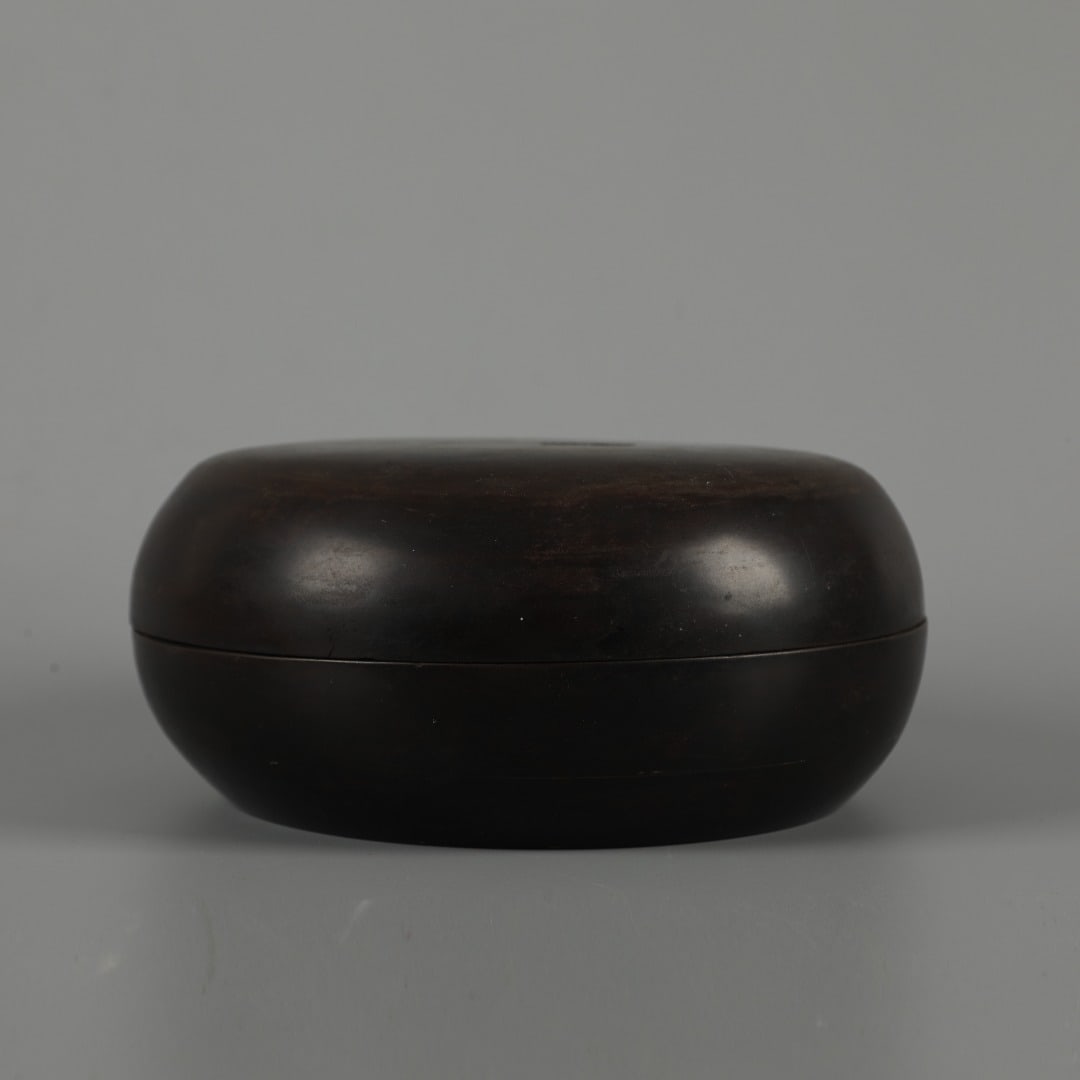 A Exquisite Black Lacquer Round Box: A Exquisite Black Lacquer Round Box,Song Dynasty, China,Size:3.9inx8.7in 黑漆圆盒,中国宋代