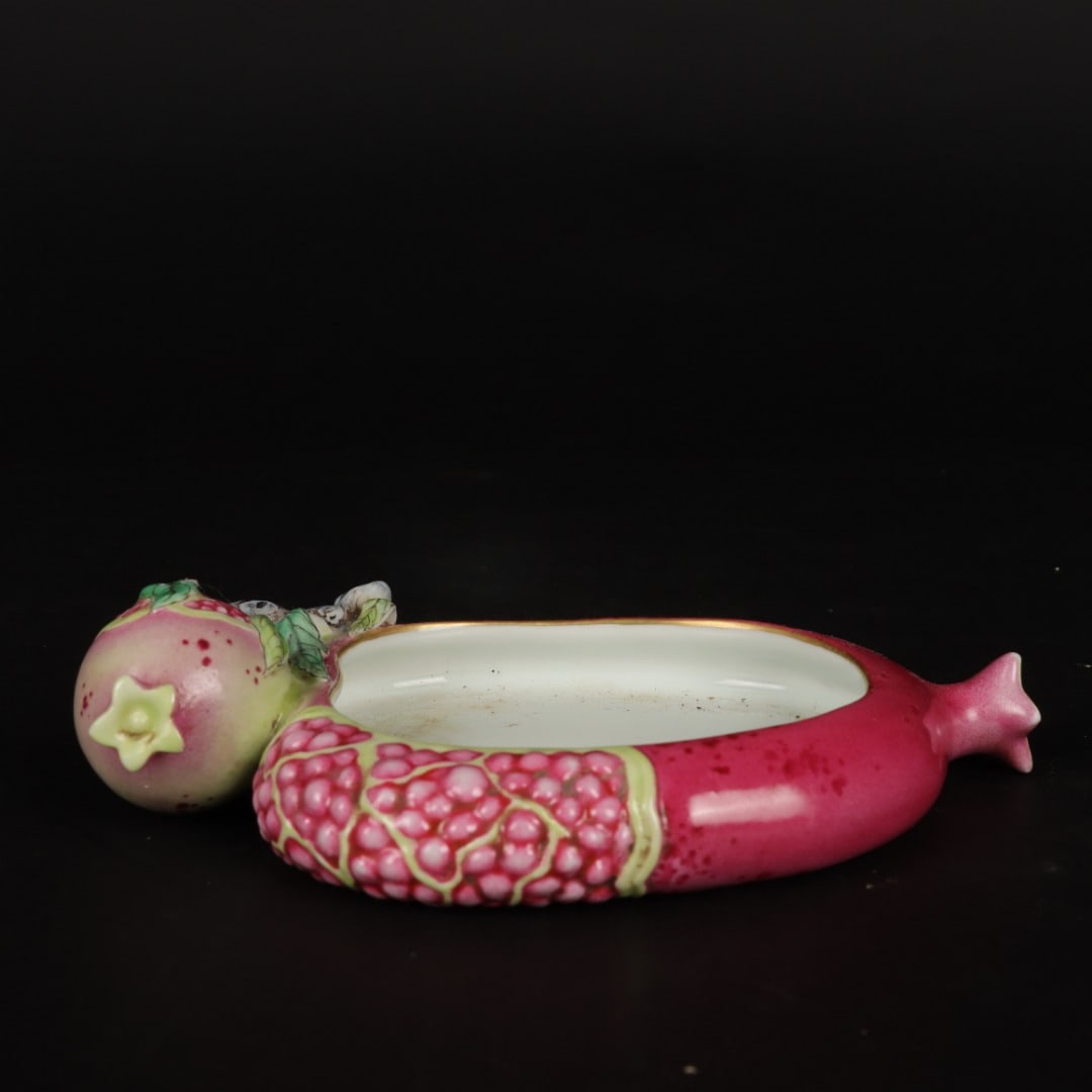A Exquisite Ruby Red-Glazed Pomegranate Brush Washer - 2