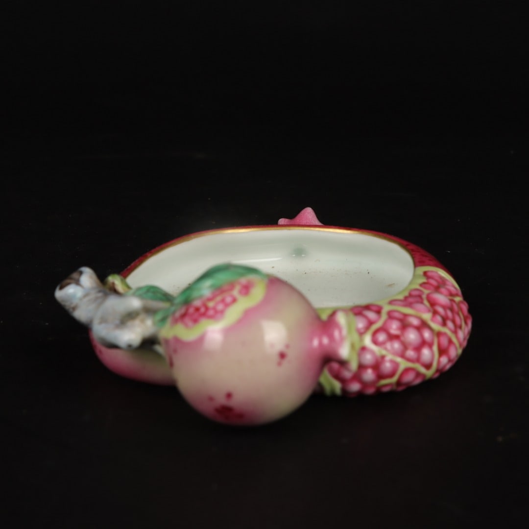 A Exquisite Ruby Red-Glazed Pomegranate Brush Washer - 3