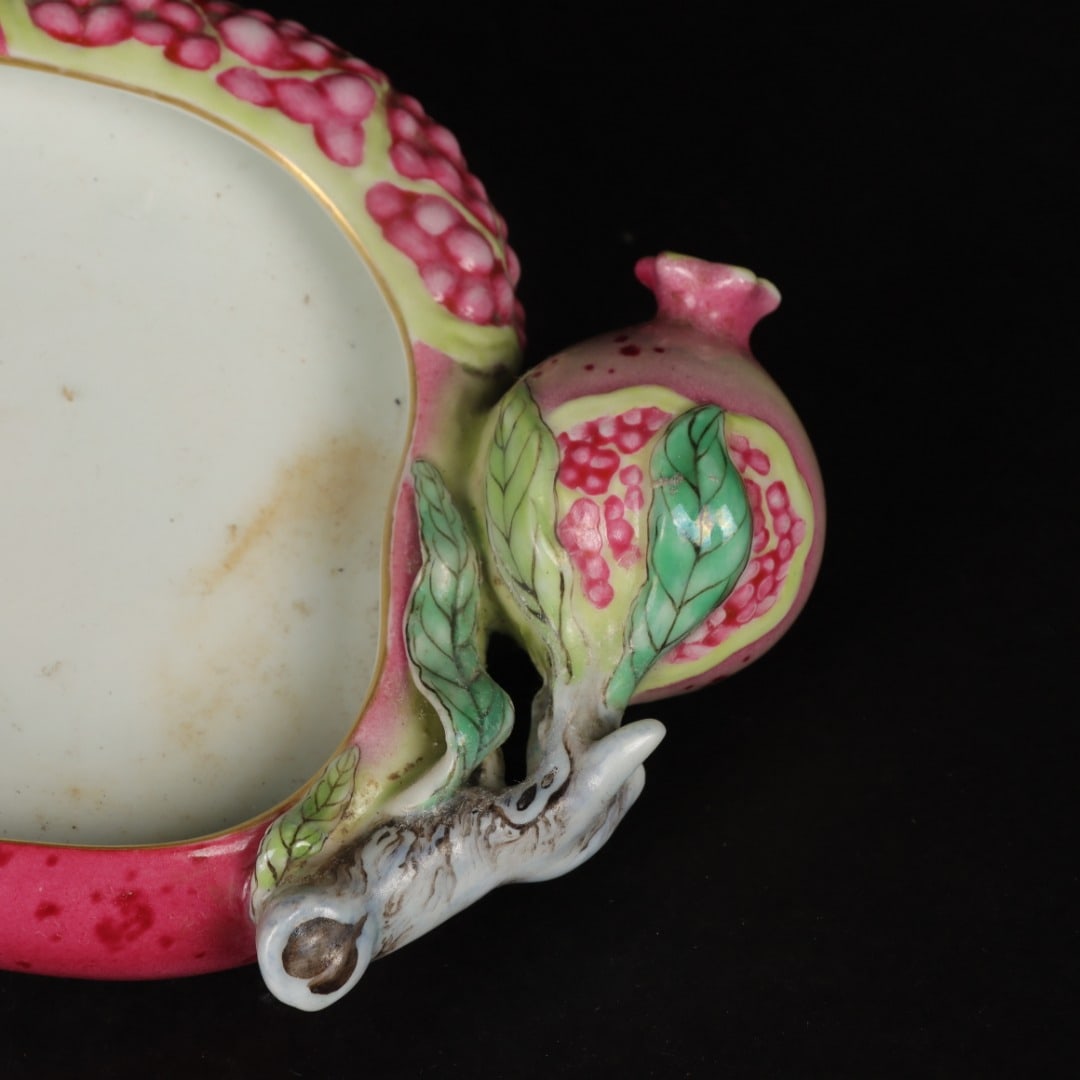 A Exquisite Ruby Red-Glazed Pomegranate Brush Washer - 6