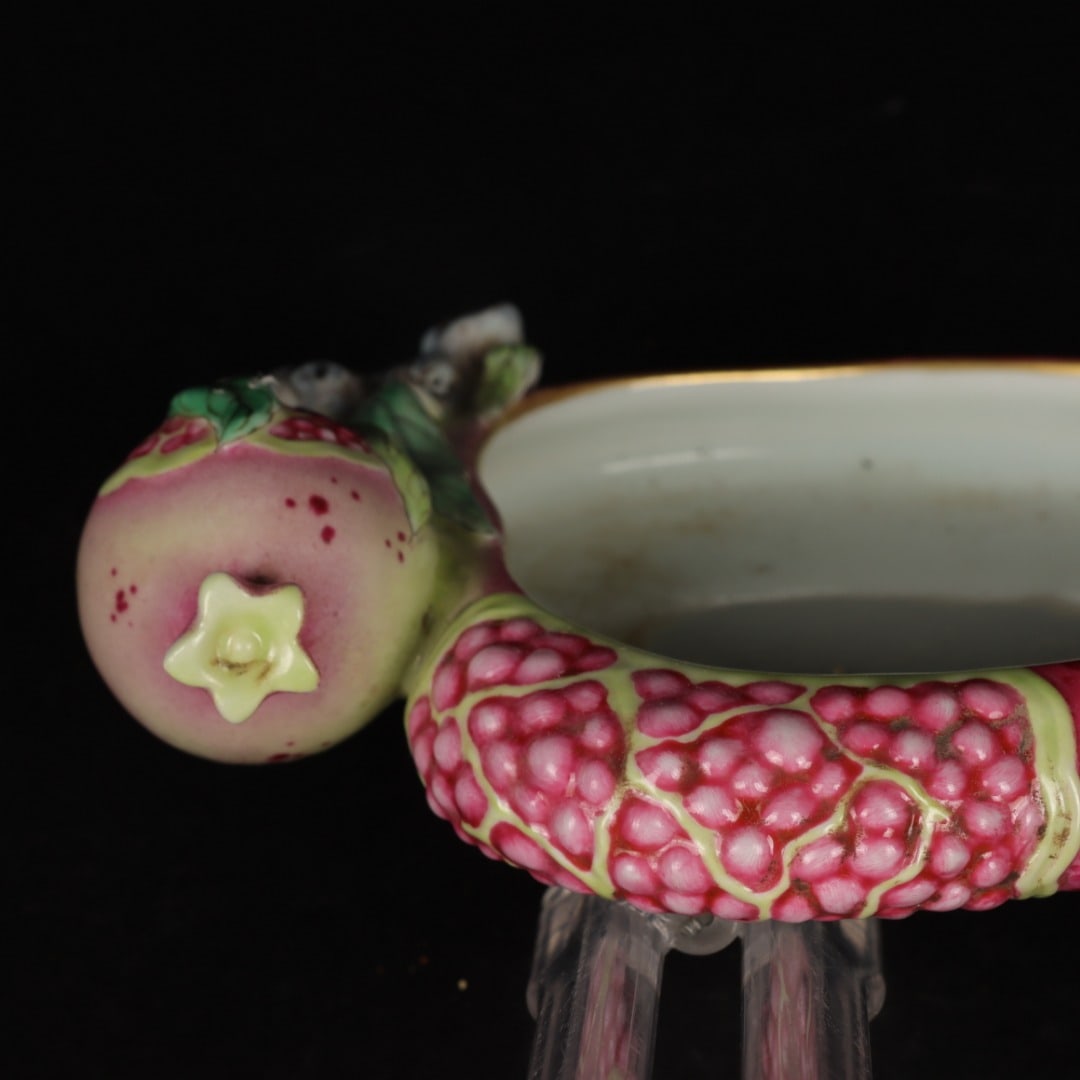 A Exquisite Ruby Red-Glazed Pomegranate Brush Washer - 7