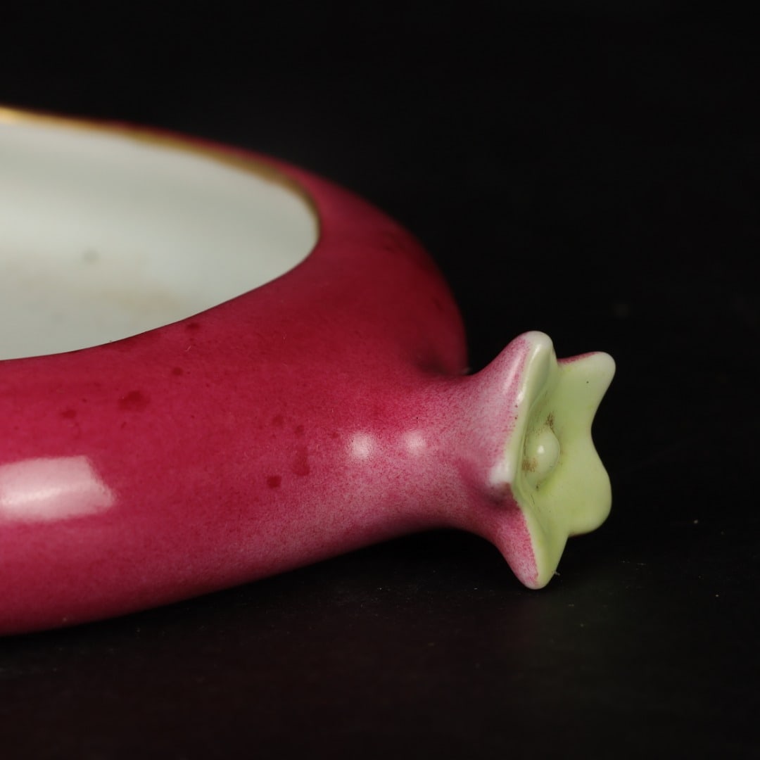 A Exquisite Ruby Red-Glazed Pomegranate Brush Washer - 8