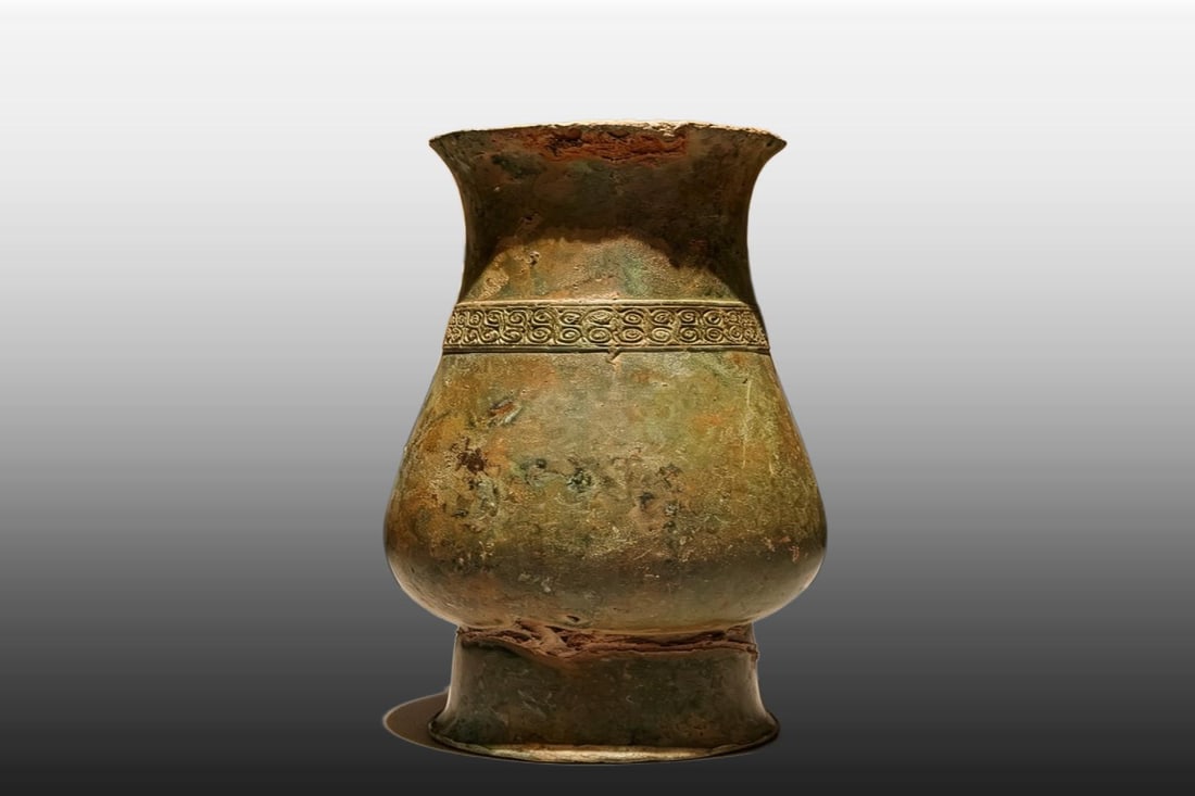 A Exquisite Bronze Vase (1 of 7)
