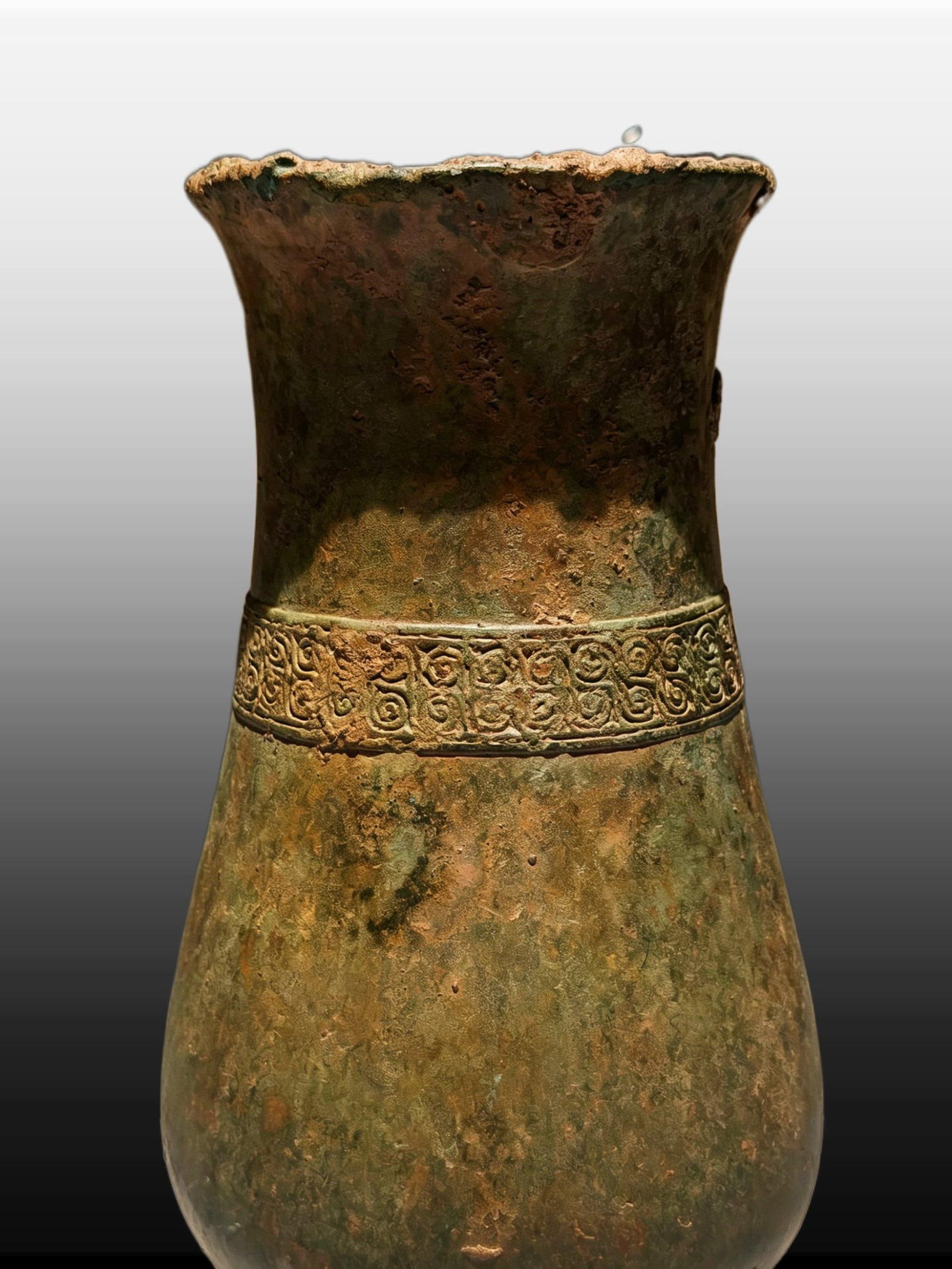 A Exquisite Bronze Vase - 4
