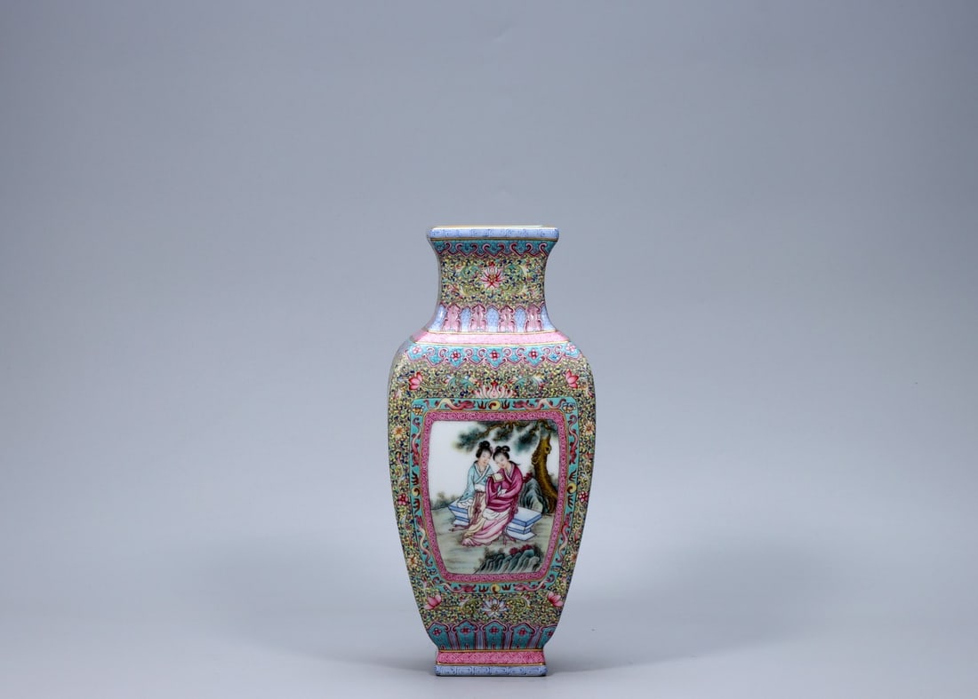 A Exquisite Enamel Figures Pattern Vase - 2