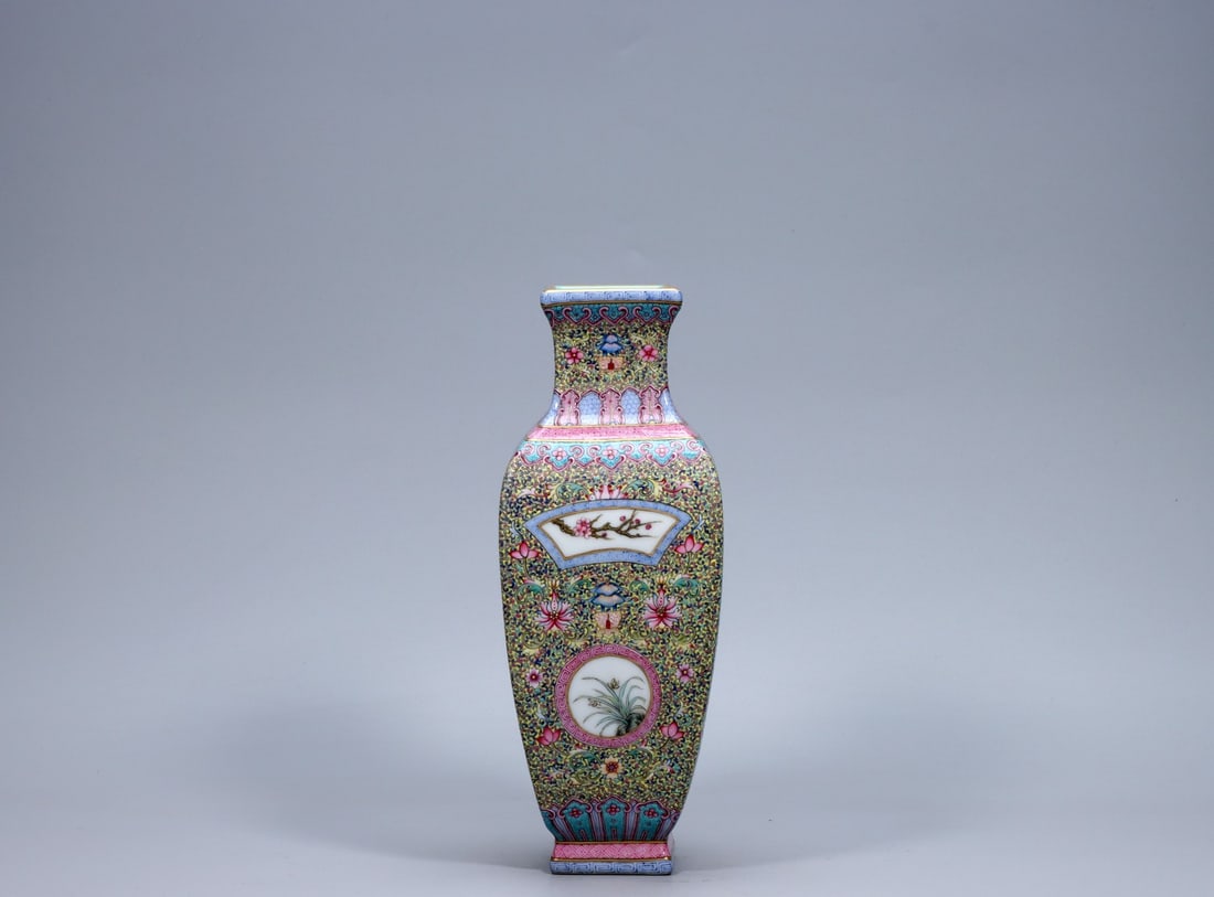 A Exquisite Enamel Figures Pattern Vase - 3