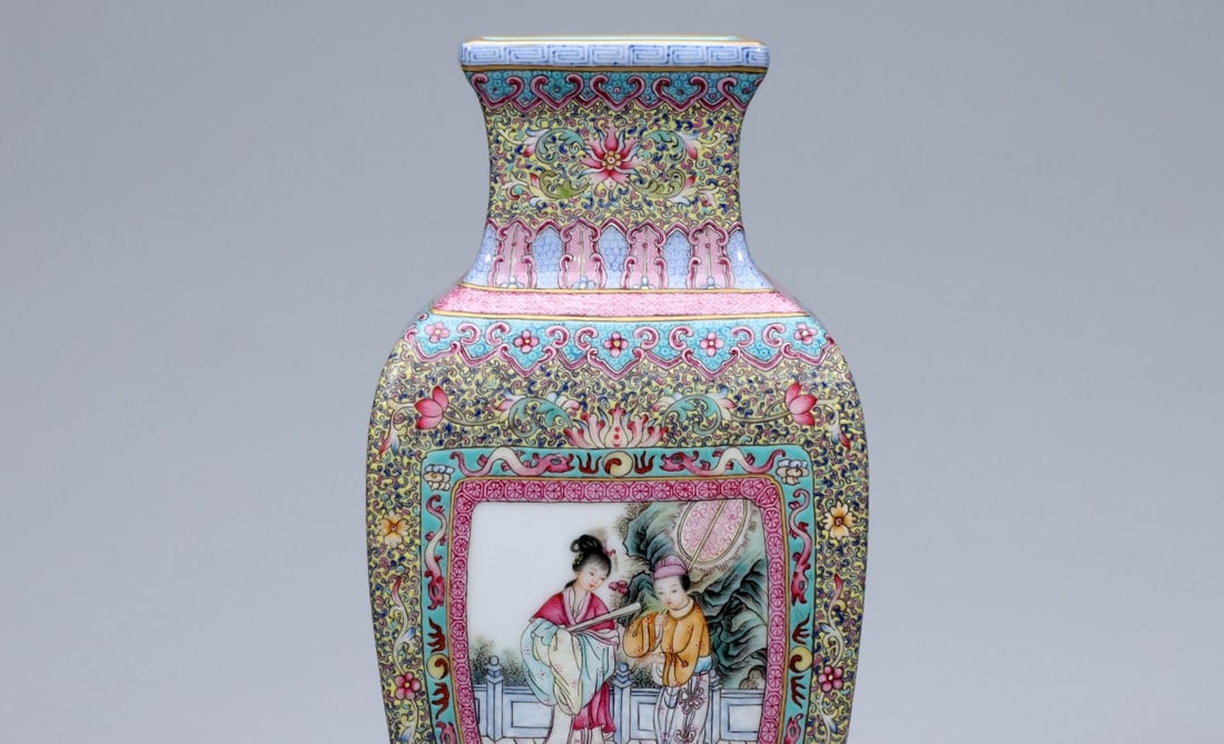 A Exquisite Enamel Figures Pattern Vase - 4