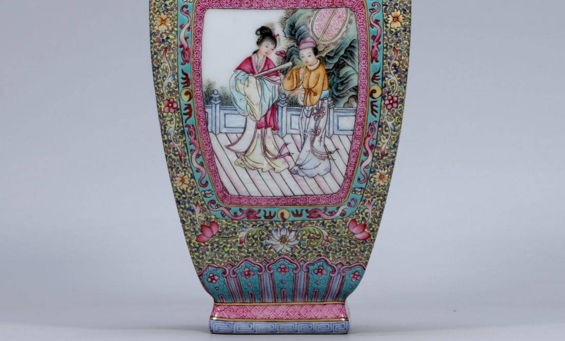A Exquisite Enamel Figures Pattern Vase - 5