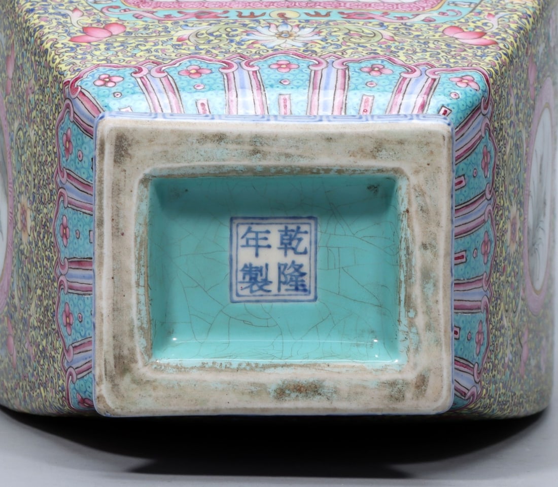 A Exquisite Enamel Figures Pattern Vase - 9