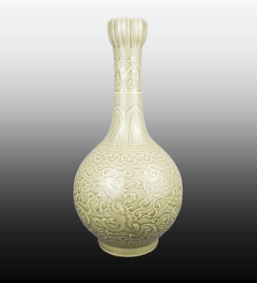 A Exquisite Celadon Glazed Dragon Pattern Vase - 4