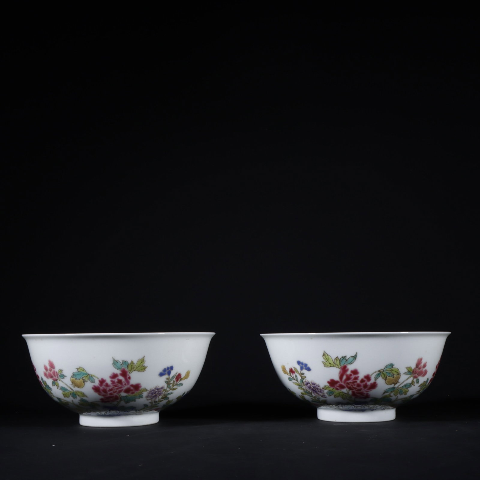 A pair of Exquisite Famille-Rose Flower Pattern Bowl: A pair of Exquisite Famille-Rose Flower Pattern Bowl,Qing Dynasty, China,Yongzheng Six-character Mark,Size:2.9inx6.3in