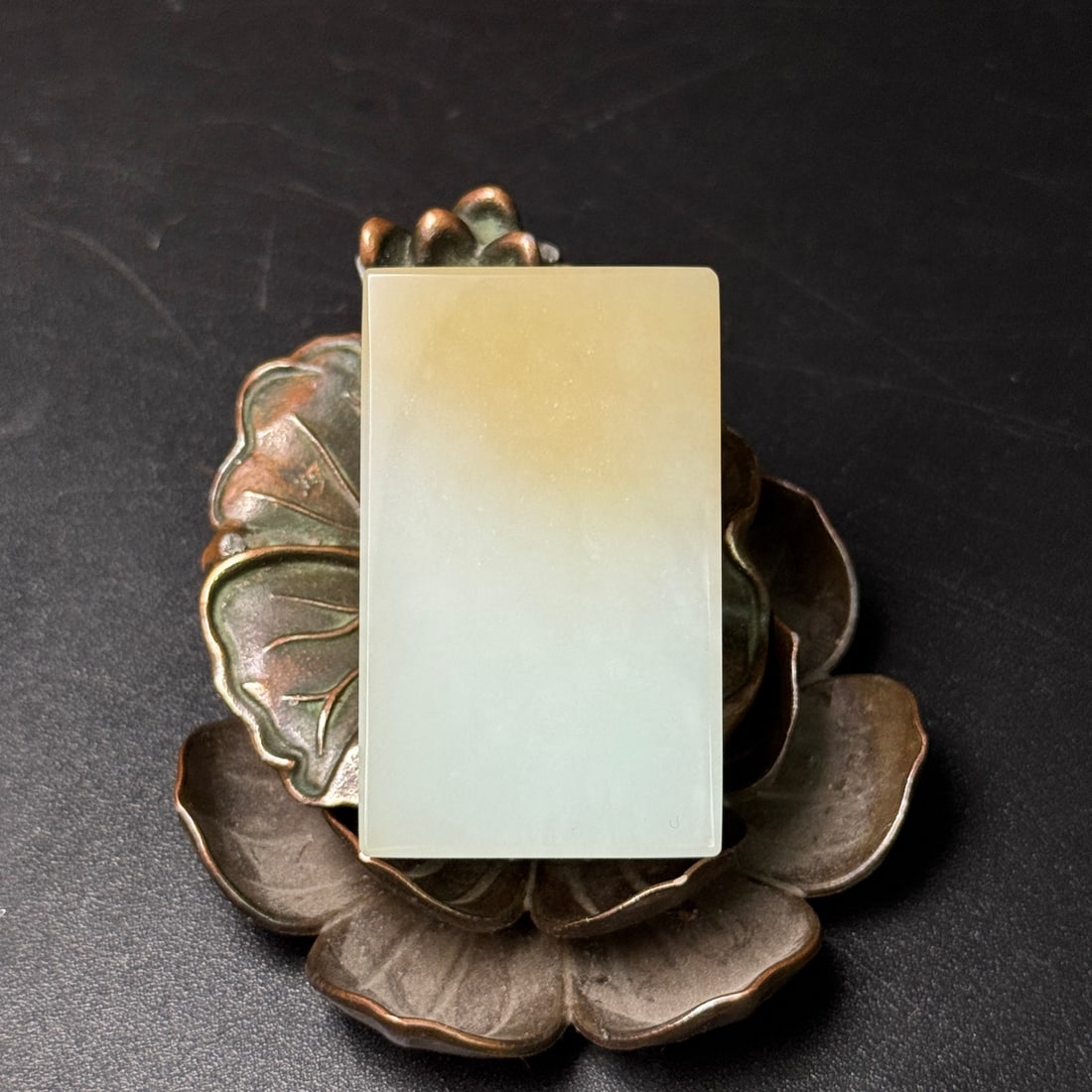 A Exquisite Hotan Jade Brand: A Exquisite Hotan Jade Brand,Qing Dynasty, China,Size:1.8inx1.1inx0.4in,Weight:41g 和田玉牌,中国清代