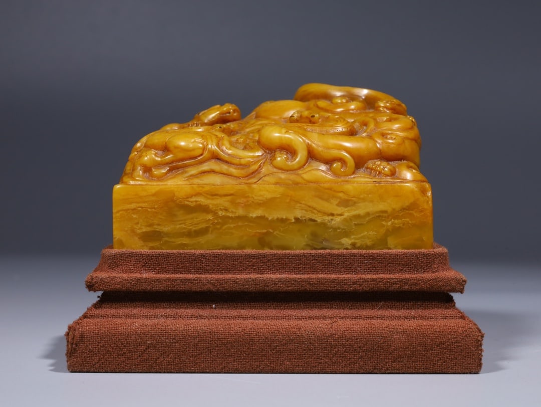 A Exquisite Shoushan Stone Tianhuang Dragon Seal: A Exquisite Shoushan Stone Tianhuang Dragon Seal,Qing Dynasty, China,Size:3.1in(Square)x2in(Height) 寿山田龙印章,中国清代