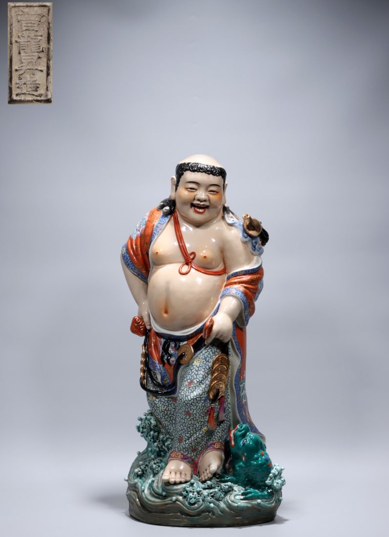 A Exquisite Famille-Rose Painted Gold Figures Ornament: A Exquisite Famille-Rose Painted Gold Figures Ornament,Republic of China,With Mark,Size:26.6inx12.4inx9.3in(Base Diameter)10.8inx8.3in,Weight:11700g 粉彩描金人物