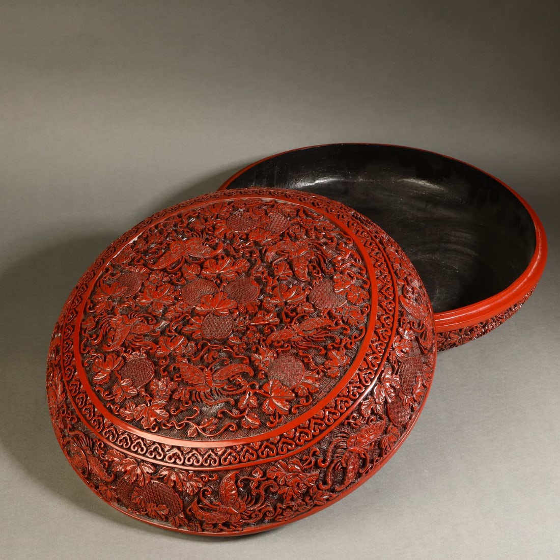 A Exquisite Carved Red Lacquer Flower Pattern Box - 4