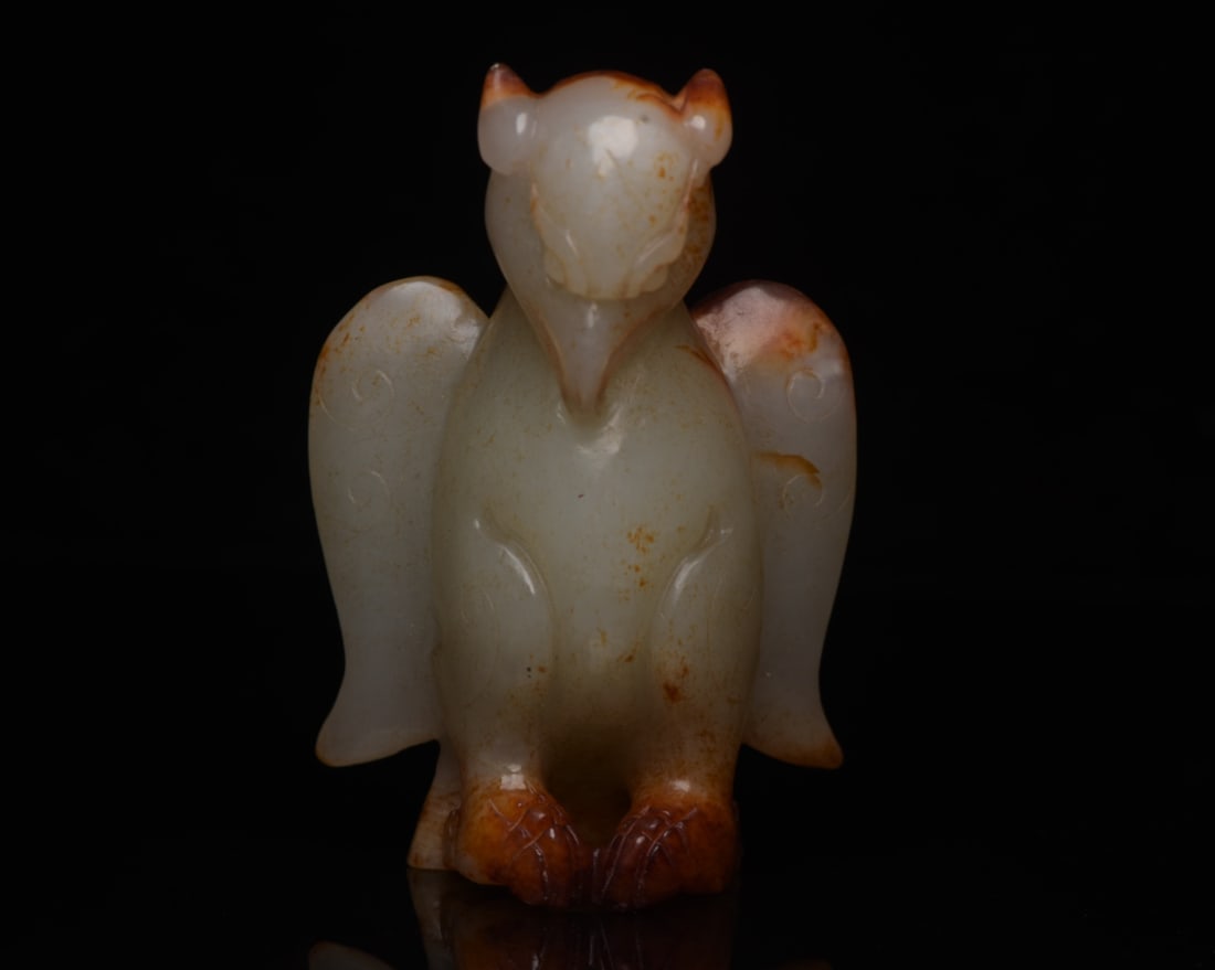 A Exquisite Hotan Jade Eagle Ornament: A Exquisite Hotan Jade Eagle Ornament,Han Dynasty, China,Size:2.9inx2inx1.1in,Weight:118g 和田玉鹰摆件,中国汉代