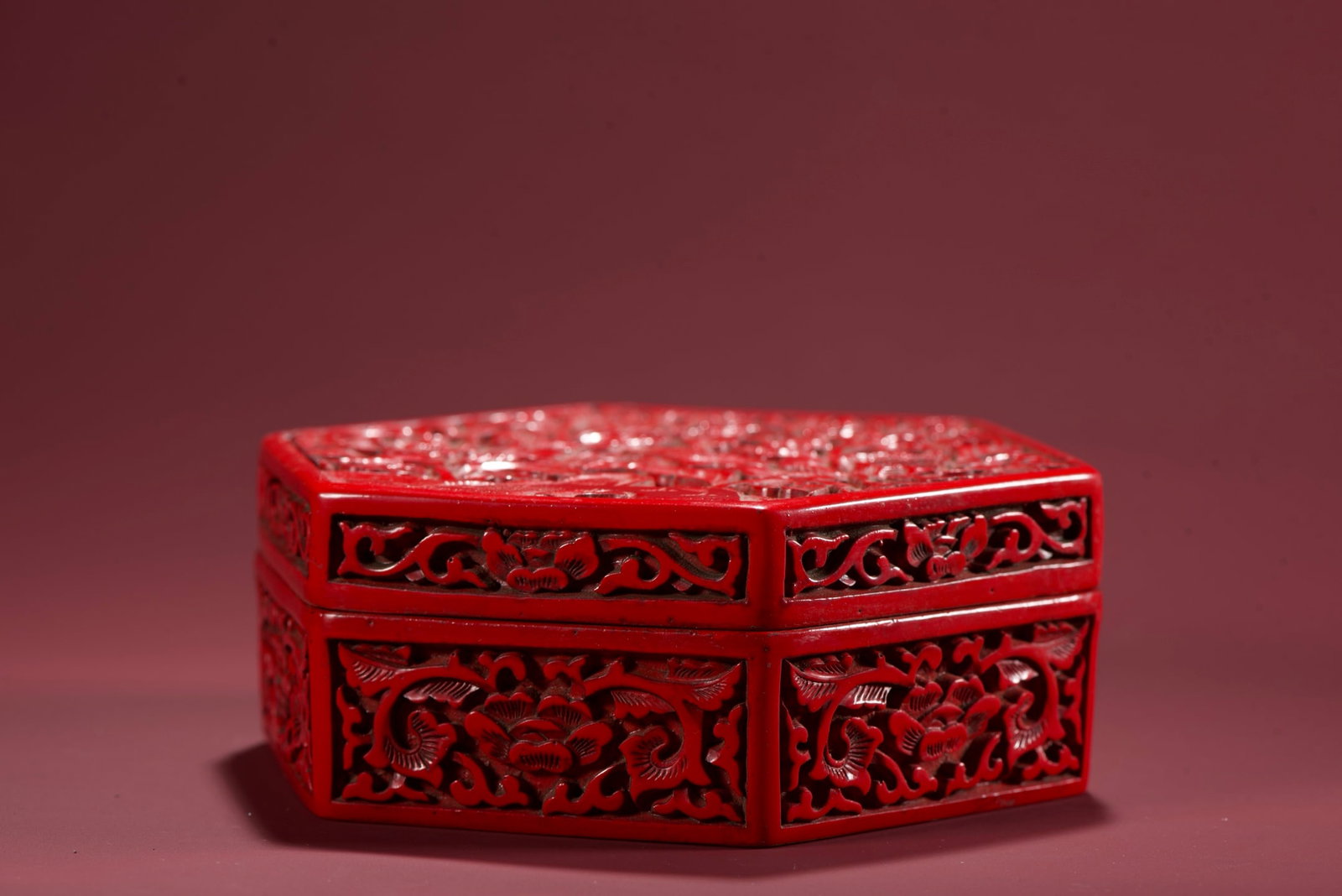A Exquisite Carved Red Lacquer Flower Pattern Box - 2