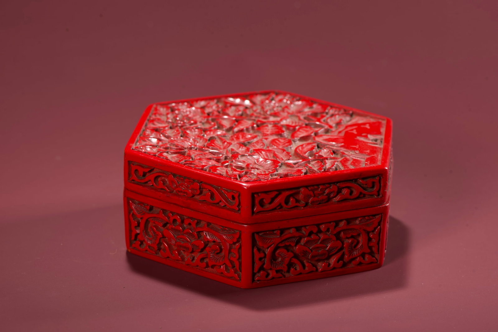 A Exquisite Carved Red Lacquer Flower Pattern Box - 4