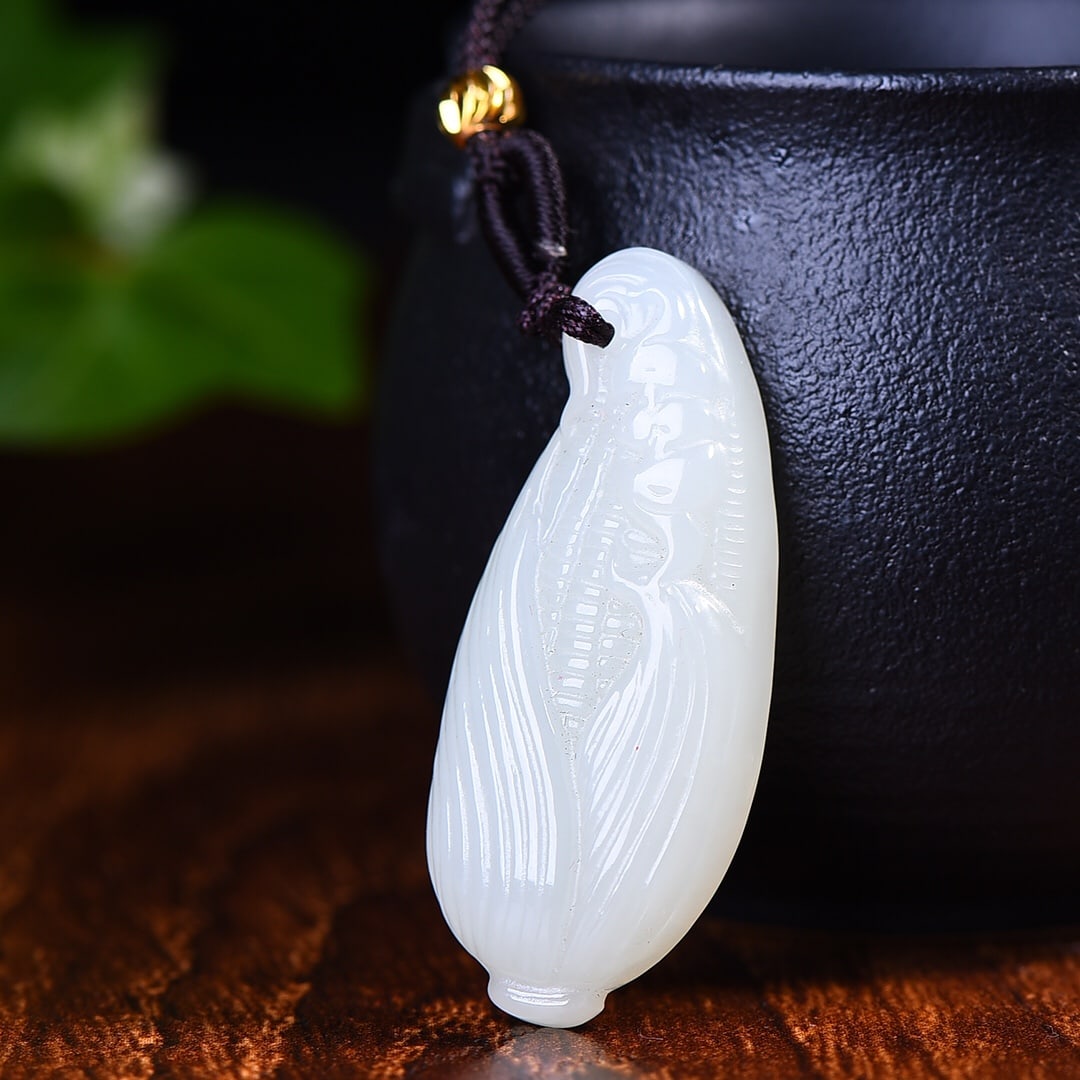A Exquisite Hotan Jade Corn-shaped Pendant: A Exquisite Hotan Jade Corn-shaped Pendant,Size:0.7inx1.6in 和田玉玉米形状吊坠