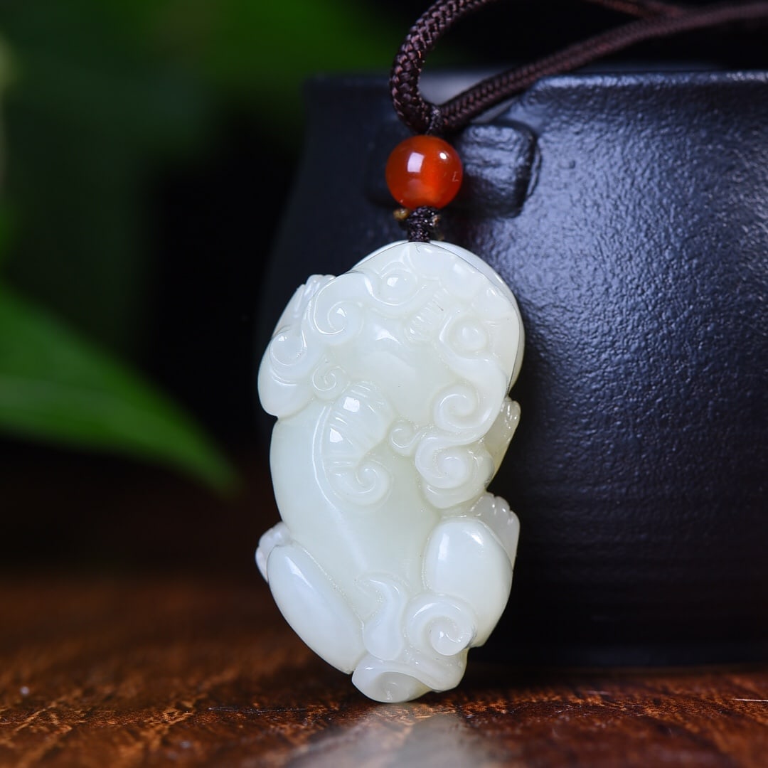 A Exquisite Hotan Jade Auspicious Beast Pendant: A Exquisite Hotan Jade Auspicious Beast Pendant,Size:0.8inx1.5in 和田玉貔貅吊坠