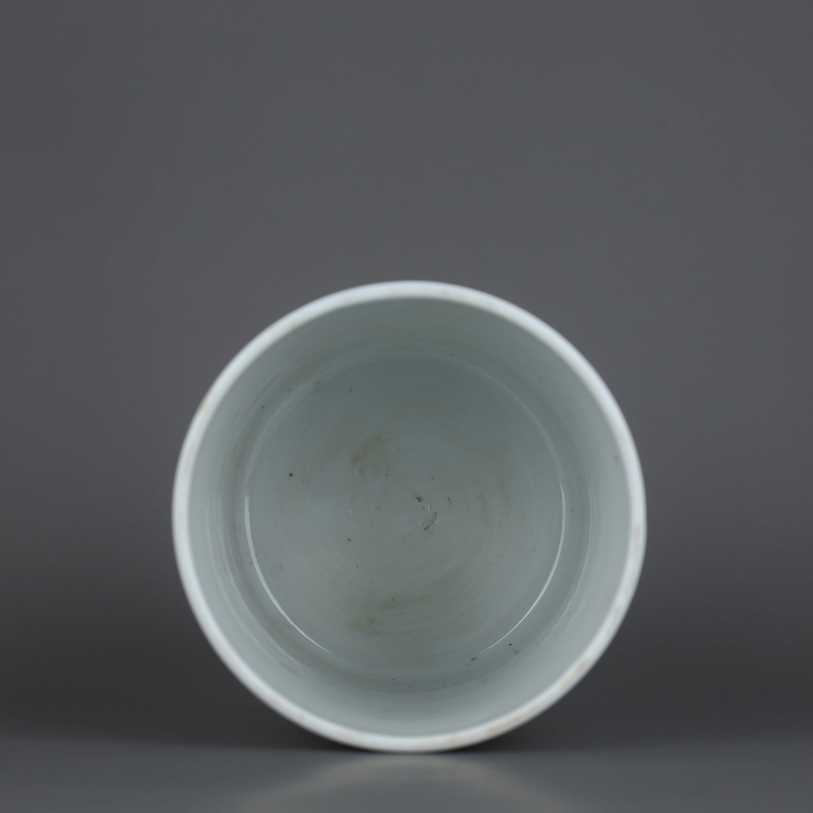 A Exquisite Wucai Figures Pattern Brush Pot - 3