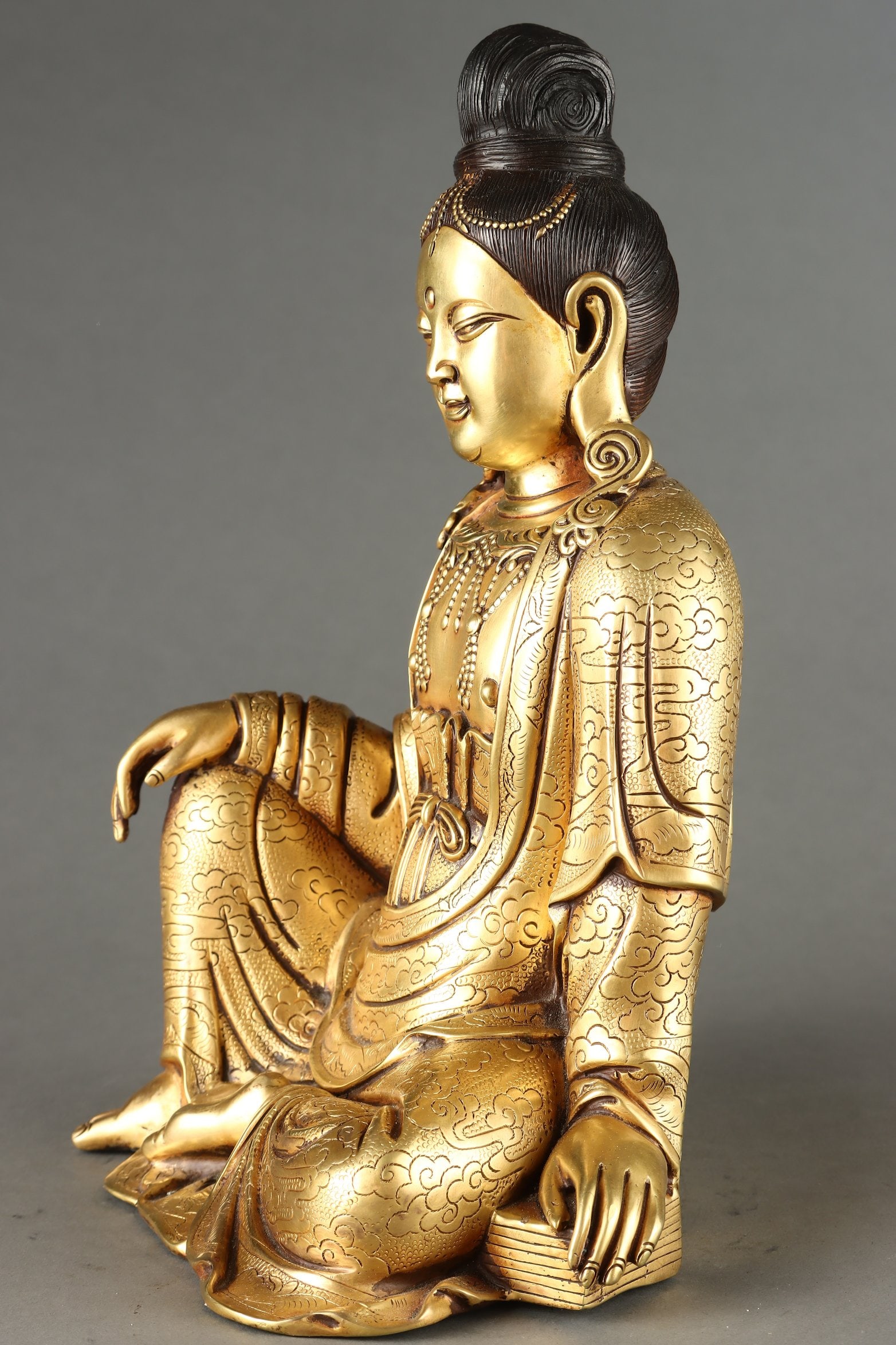 A Exquisite Gilt Bronze Statue of Avalokitesvara Ornament - 3