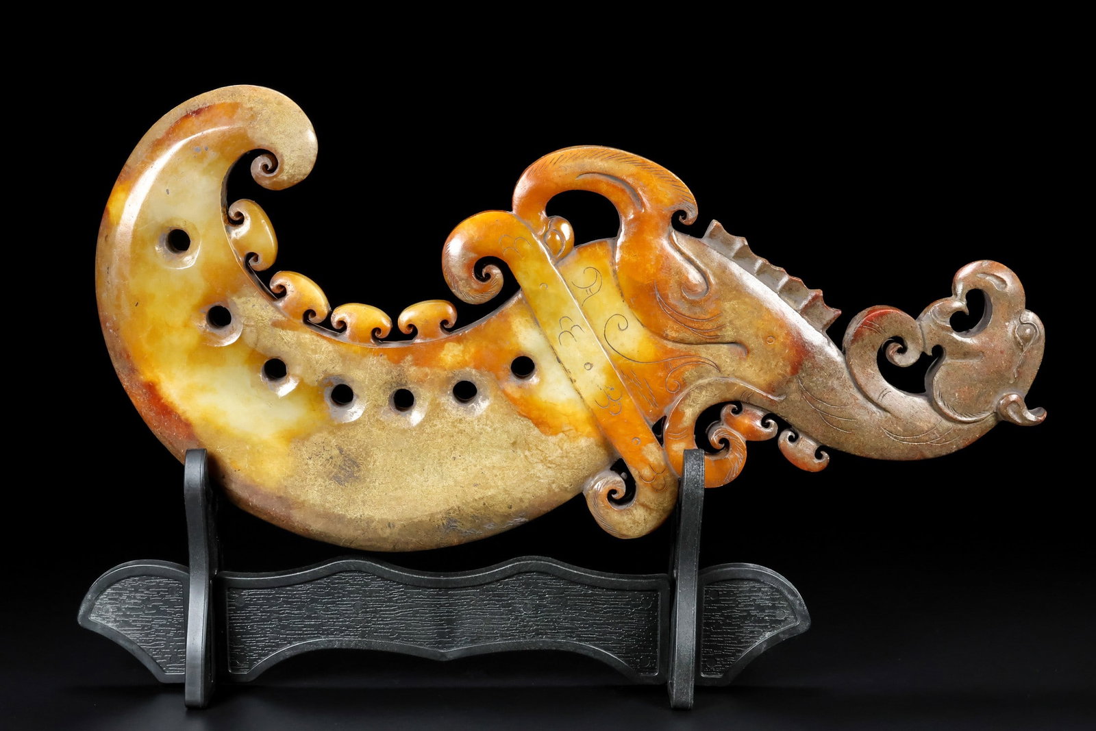 A Exquisite Hotan Jade Phoenix Head Dagger Ornament: A Exquisite Hotan Jade Phoenix Head Dagger Ornament,Han Dynasty, China,Size:10.6inx6.7inx0.6in,Weight:590g 和田玉凤首匕首摆件,中国