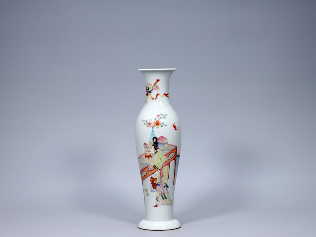 A Exquisite Famille-Rose Figures Pattern Vase - 2