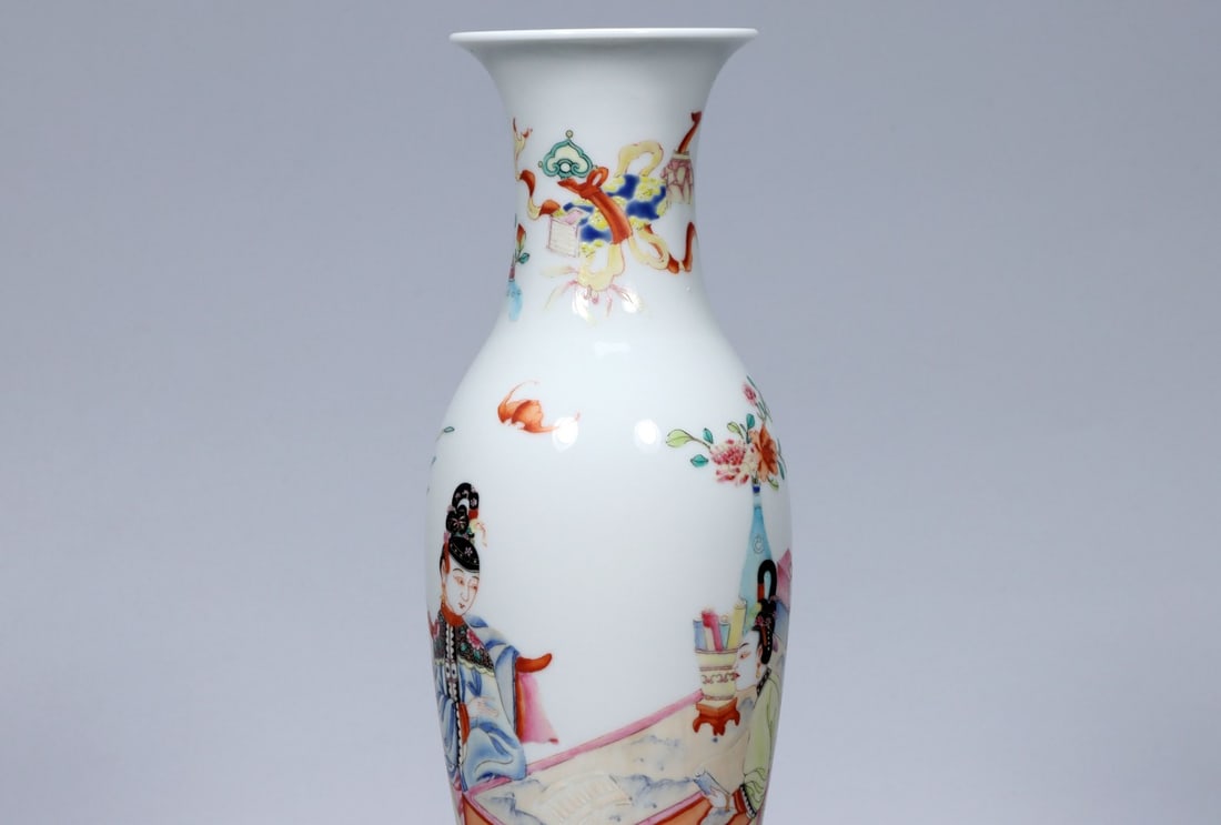A Exquisite Famille-Rose Figures Pattern Vase - 3