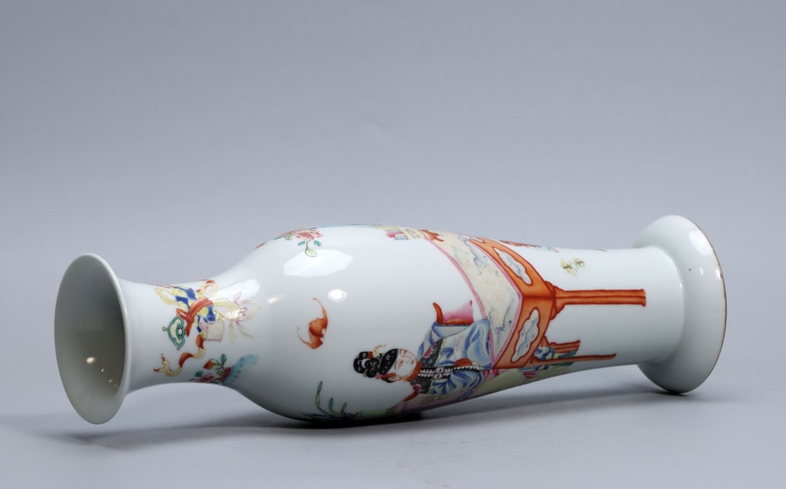 A Exquisite Famille-Rose Figures Pattern Vase - 8