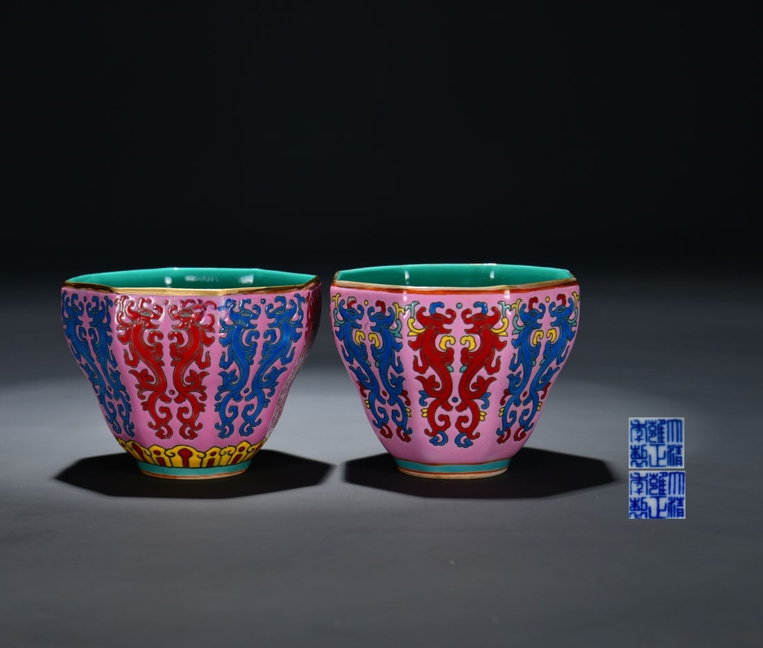A pair of Exquisite Enamel Dragon Pattern Cup (1 of 9)