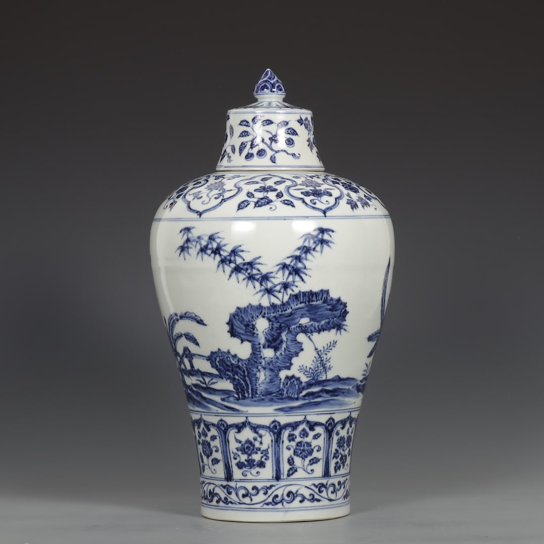A Exquisite Blue and White Banana Leaf Pattern Vase: A Exquisite Blue and White Banana Leaf Pattern Vase,Ming Dynasty, China,Size:15.9inx2inx8.5in 青花芭蕉纹瓶,中国明代