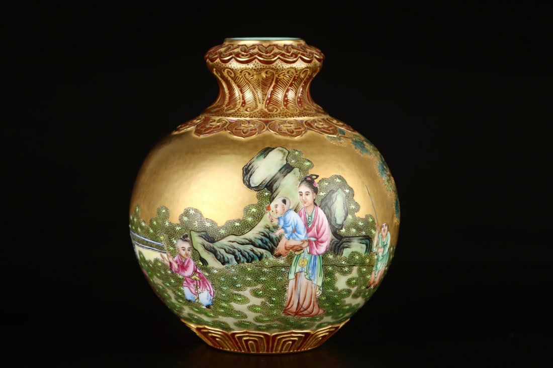 A Exquisite Enamel Gold Ground Character and Story Pattern Pomegranate Vase: A Exquisite Enamel Gold Ground Character and Story Pattern Pomegranate Vase,Qing Dynasty, China,Qianlong Six-character Mark,Size:5.3inx4.9in