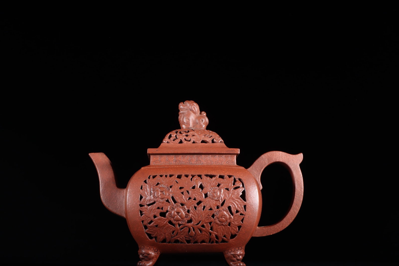 A Exquisite Purple Sands Flower Pattern Beast Foot Ewer: A Exquisite Purple Sands Flower Pattern Beast Foot Ewer,Qing Dynasty, China,Qianlong Six-character Mark,Size:5inx6.4in 紫砂花卉纹兽足壶,中国