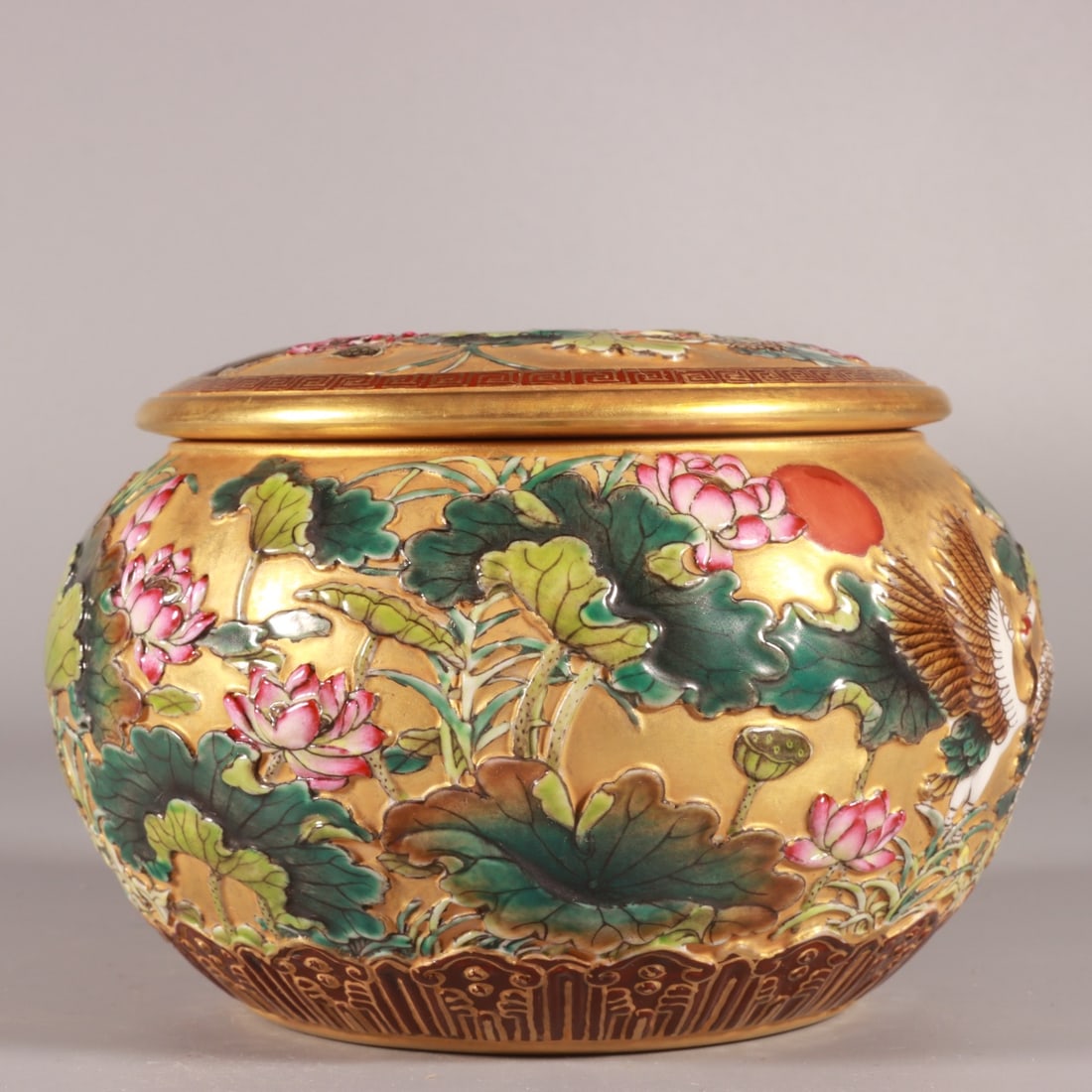 A Exquisite Enamel Carved Gold Ground Flower and Bird Pattern Jar - 5