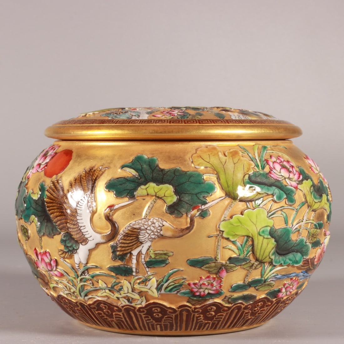 A Exquisite Enamel Carved Gold Ground Flower and Bird Pattern Jar - 6