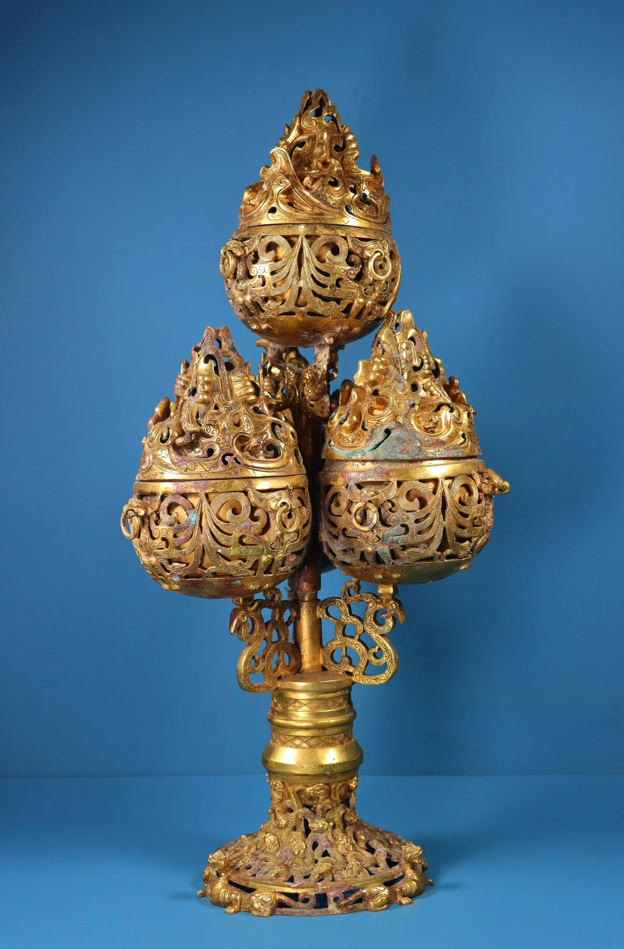 A Exquisite Gilt Bronze Boshan Censer: A Exquisite Gilt Bronze Boshan Censer,Han Dynasty, China,Size:22.8inx9.8in,Weight:7290g 铜鎏金博山炉,中国汉代