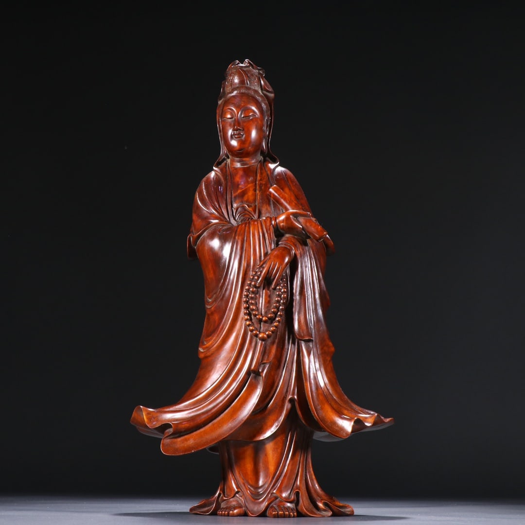 A Exquisite Boxwood Statue of Avalokitesvara Ornament: A Exquisite Boxwood Statue of Avalokitesvara Ornament,Qing Dynasty, China,Size:7.3inx14.2in,Weight:1442g 黄杨木观音摆件,中国清代