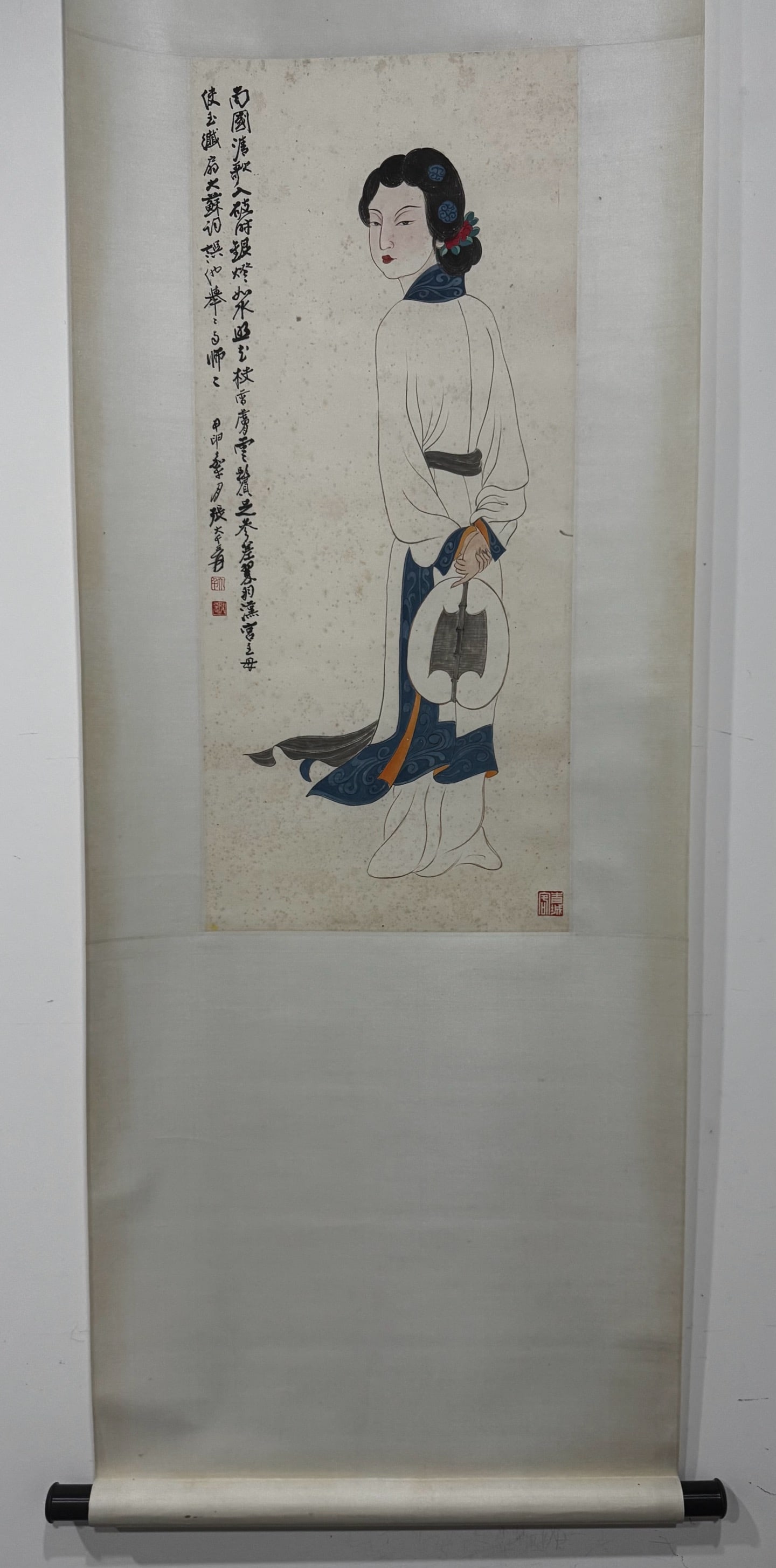A Chinese Vertical Scroll Ink Painting of Figures on Paper: A Chinese Vertical Scroll Ink Painting of Figures on Paper,Modern Time of China,Zhang Daqian,without frame size:31.1inx13.8in 一幅中国水墨纸本人&#