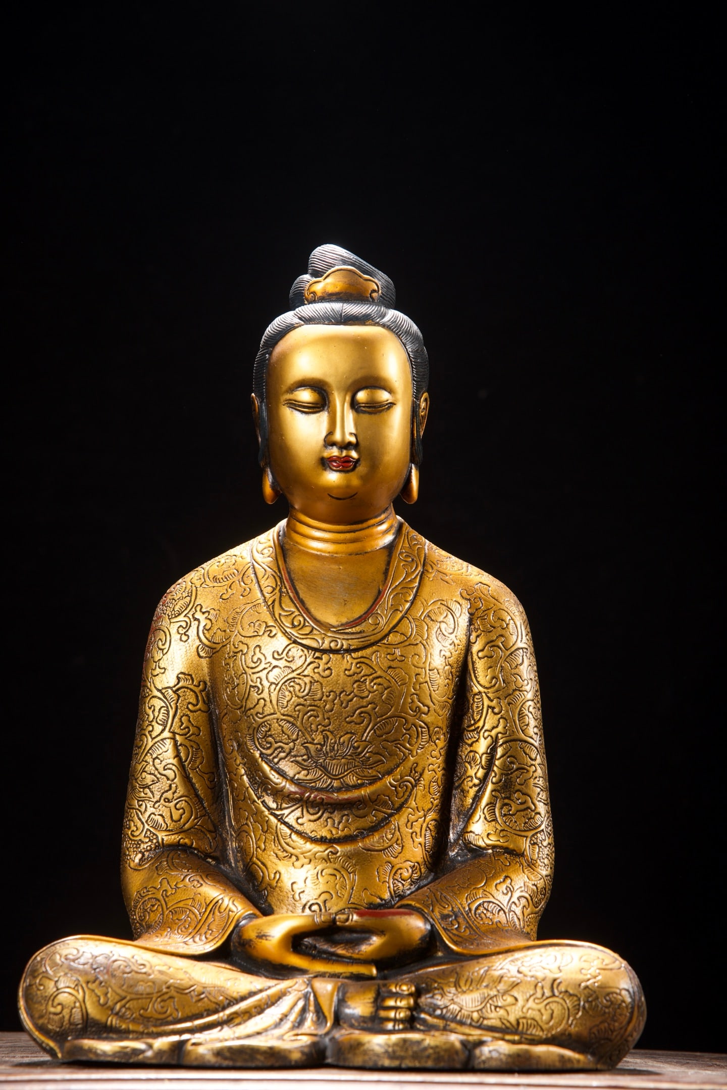 A Exquisite Gilt Bronze Buddha statue Ornament: A Exquisite Gilt Bronze Buddha statue Ornament,Ming Dynasty, China,Size:12.2inx8.7inx6.3in,Weight:3600g 铜泥金佛像摆件,中国明代