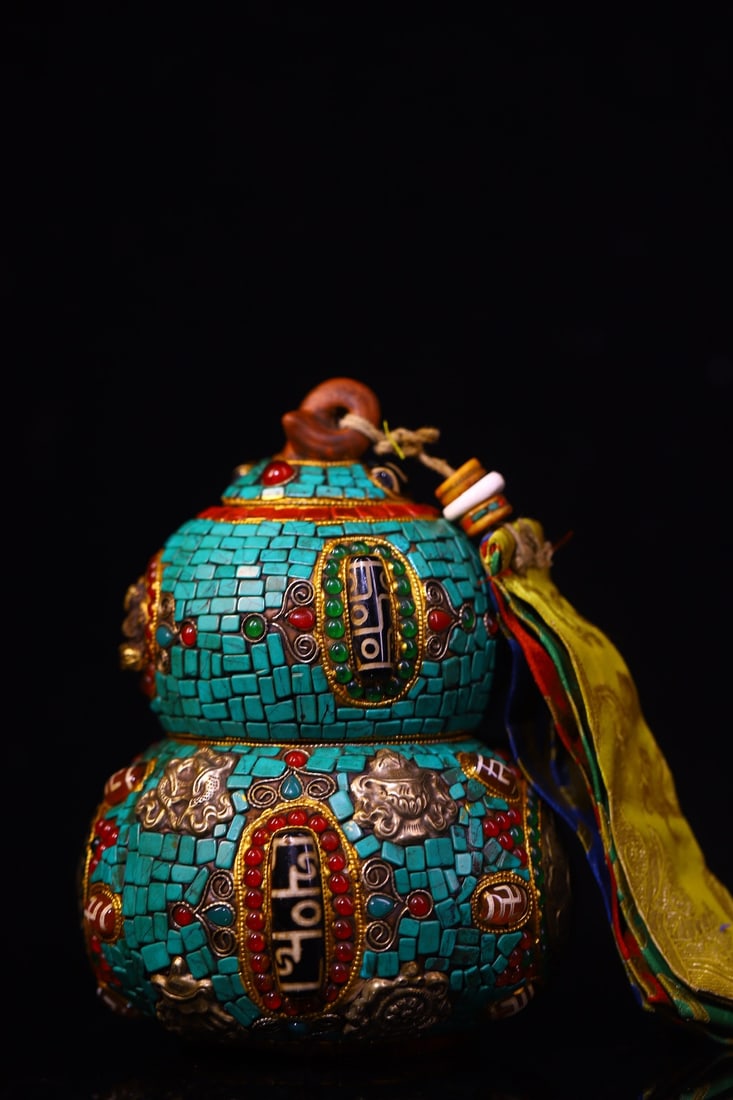 A Exquisite Purple Sands Cloisonne Inlaid Gems Gourd: A Exquisite Purple Sands Cloisonne Inlaid Gems Gourd,Qing Dynasty, China,Size:6.7inx5.1in,Weight:1000g 紫砂掐丝镶嵌宝石葫芦,中国