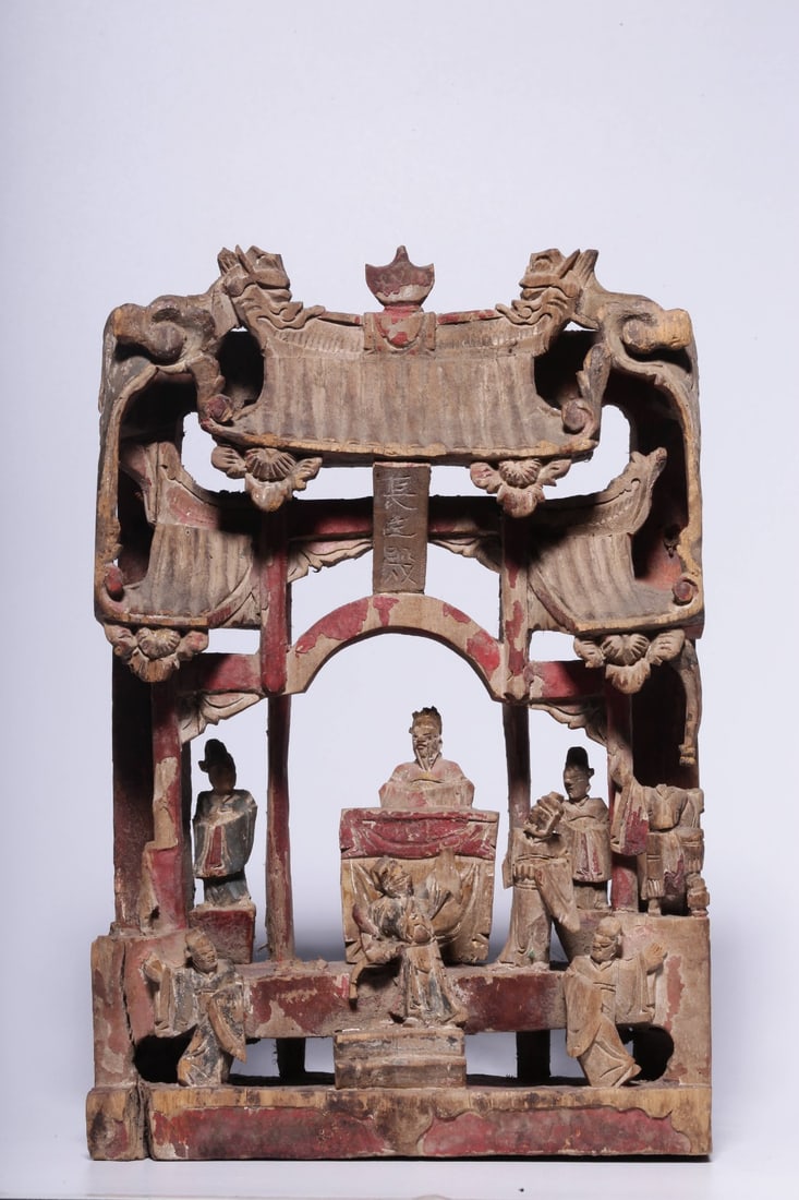 A Exquisite Wood Carved Figures Ornament: A Exquisite Wood Carved Figures Ornament,Qing Dynasty, China,Size:7.3inx4.8inx1.8in ,Weight:174g 木雕人物摆件,中国清代
