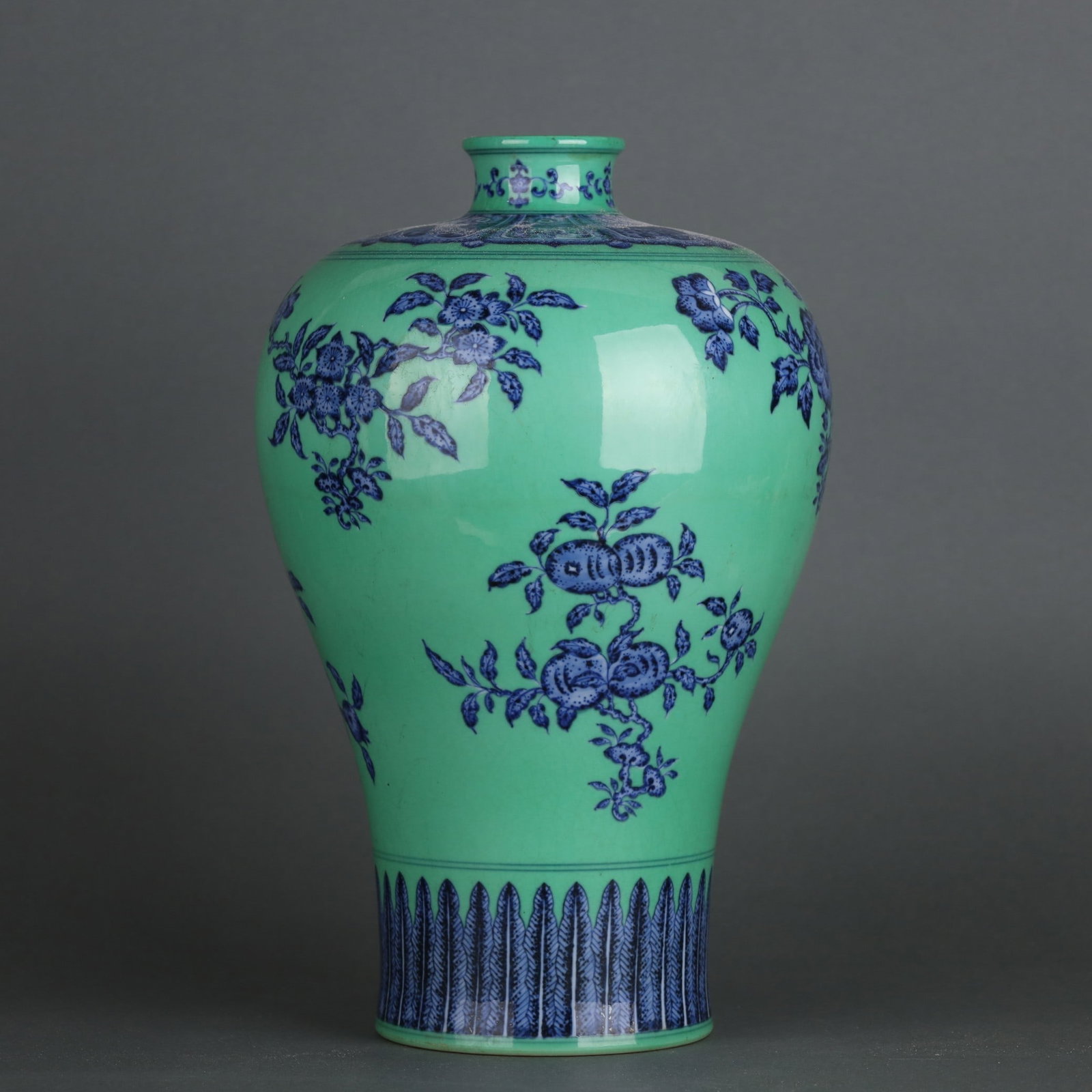 A Exquisite Green Glazed Blue and White Flower and Fruit Pattern Vase - 2