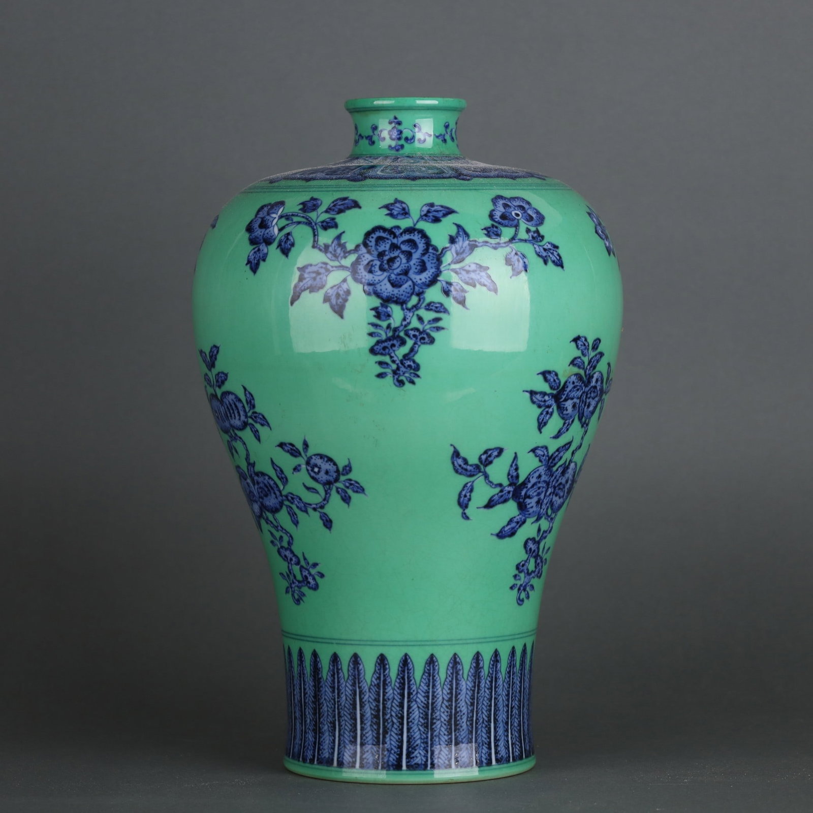A Exquisite Green Glazed Blue and White Flower and Fruit Pattern Vase - 3